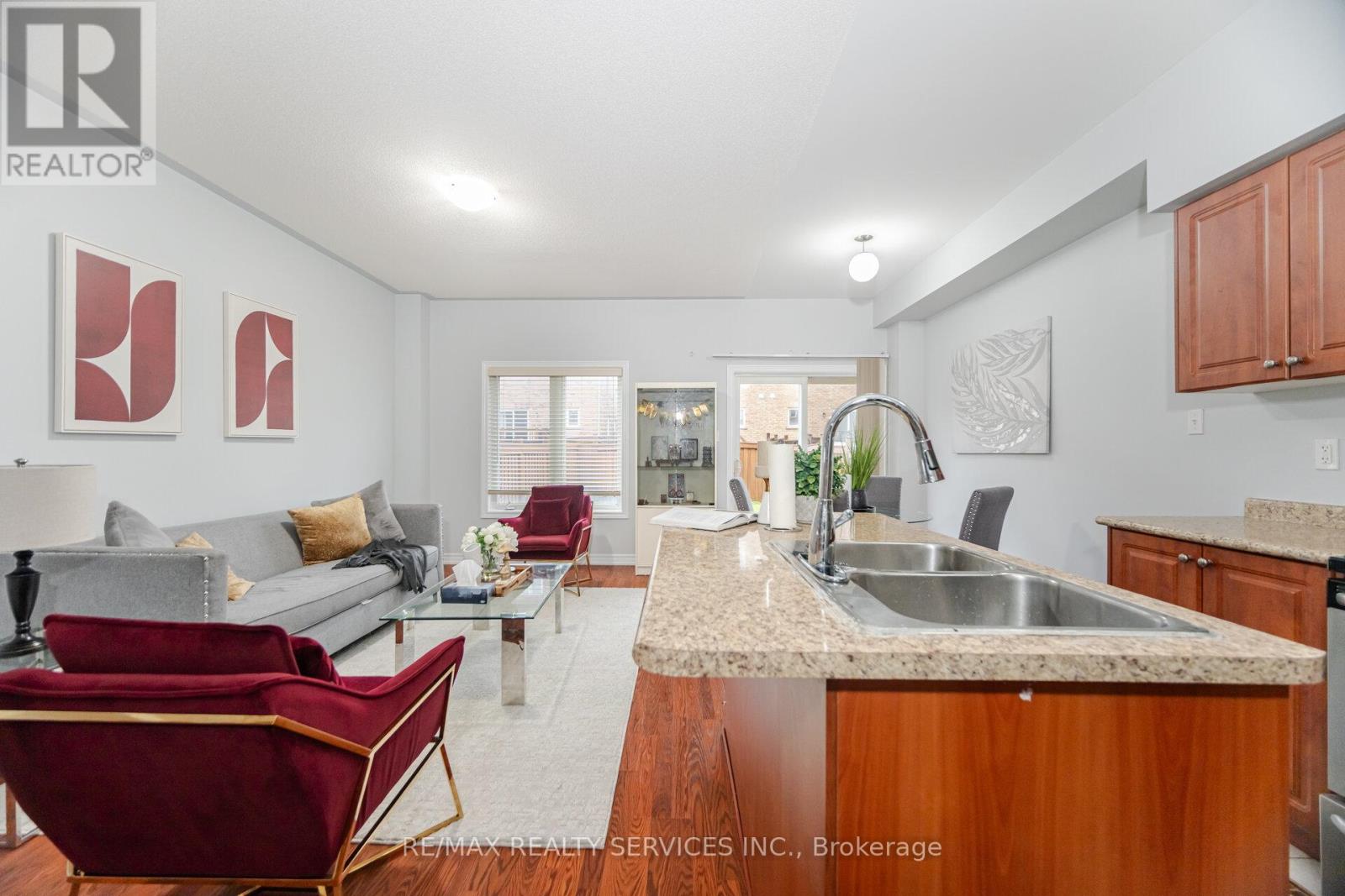 90 Crumlin Crescent, Brampton, Ontario  L6X 0Y4 - Photo 8 - W12164686