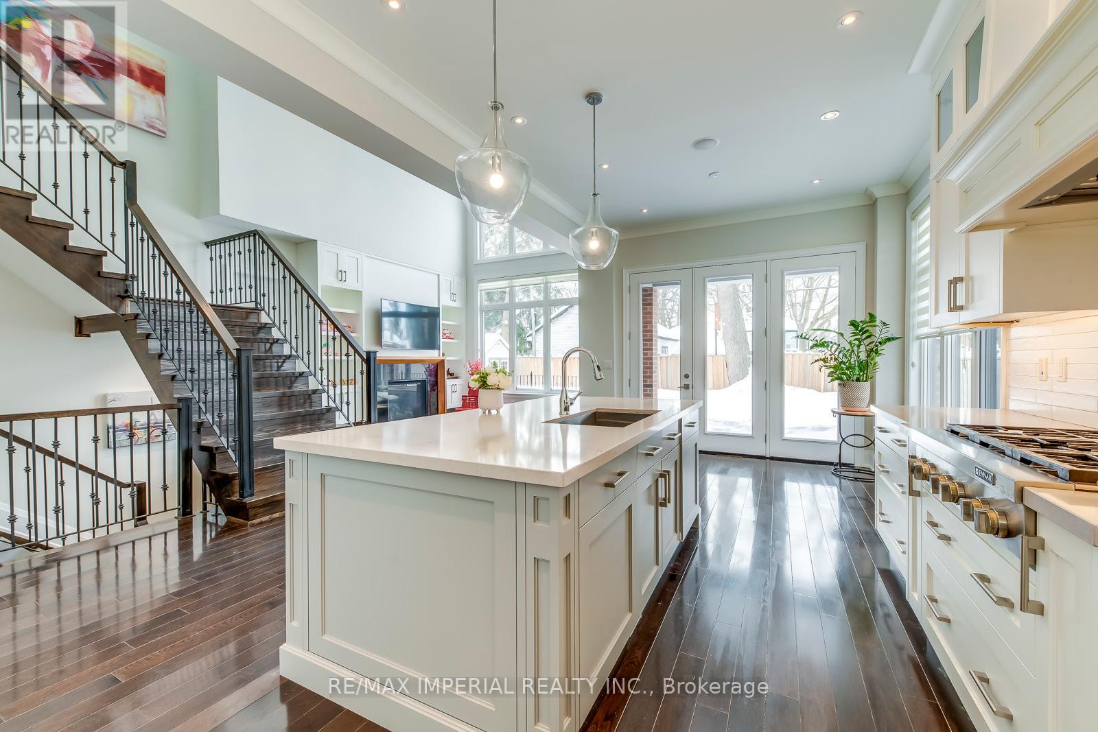 105 Eaglewood Boulevard, Mississauga, Ontario  L5G 1V8 - Photo 24 - W12164689