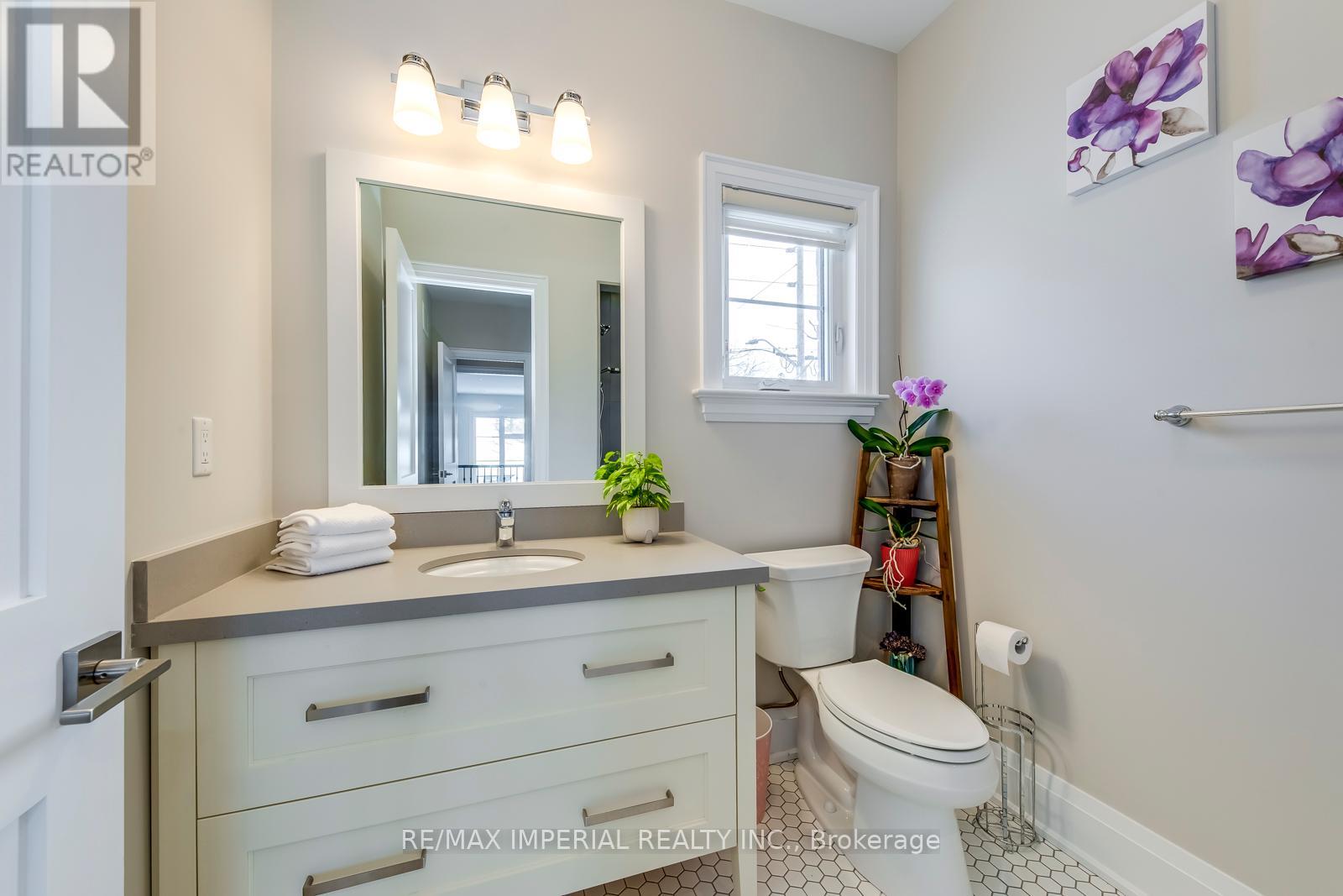 105 Eaglewood Boulevard, Mississauga, Ontario  L5G 1V8 - Photo 37 - W12164689