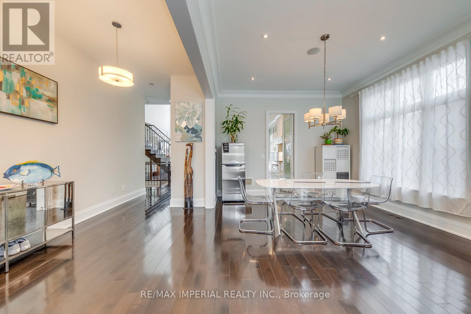 105 Eaglewood Boulevard, Mississauga, Ontario  L5G 1V8 - Photo 8 - W12164689