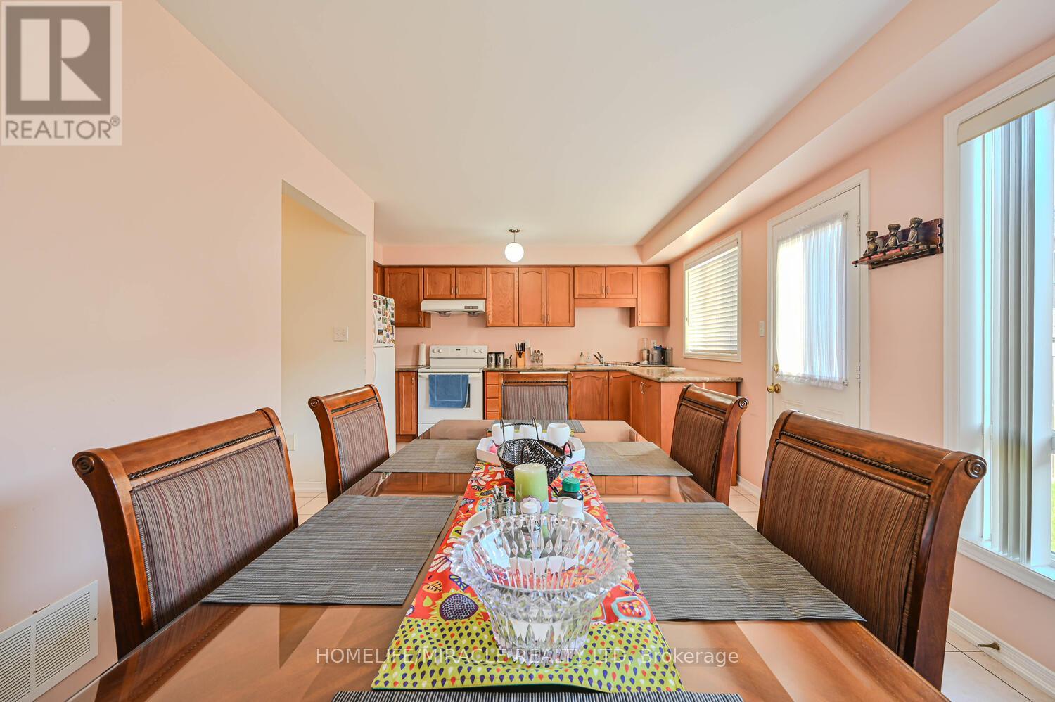 22 Nutwood Way, Brampton, Ontario  L6R 0X7 - Photo 14 - W12164759