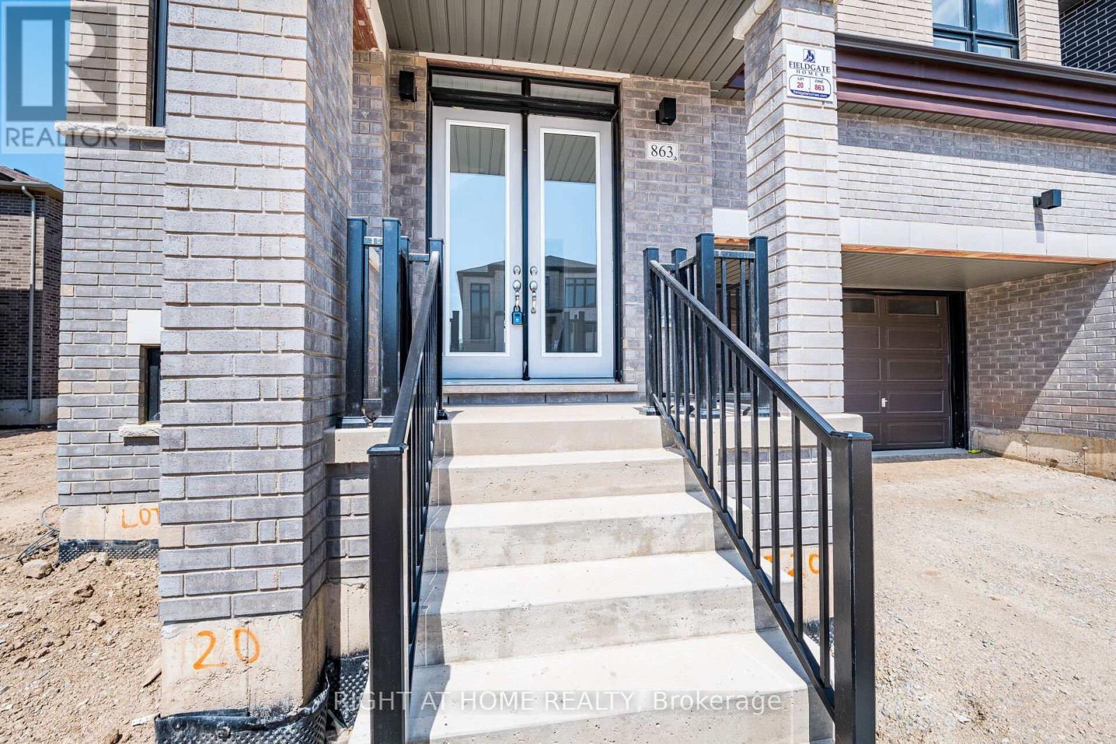 863 Plum Place, Milton, Ontario  L9T 7E7 - Photo 4 - W12164781