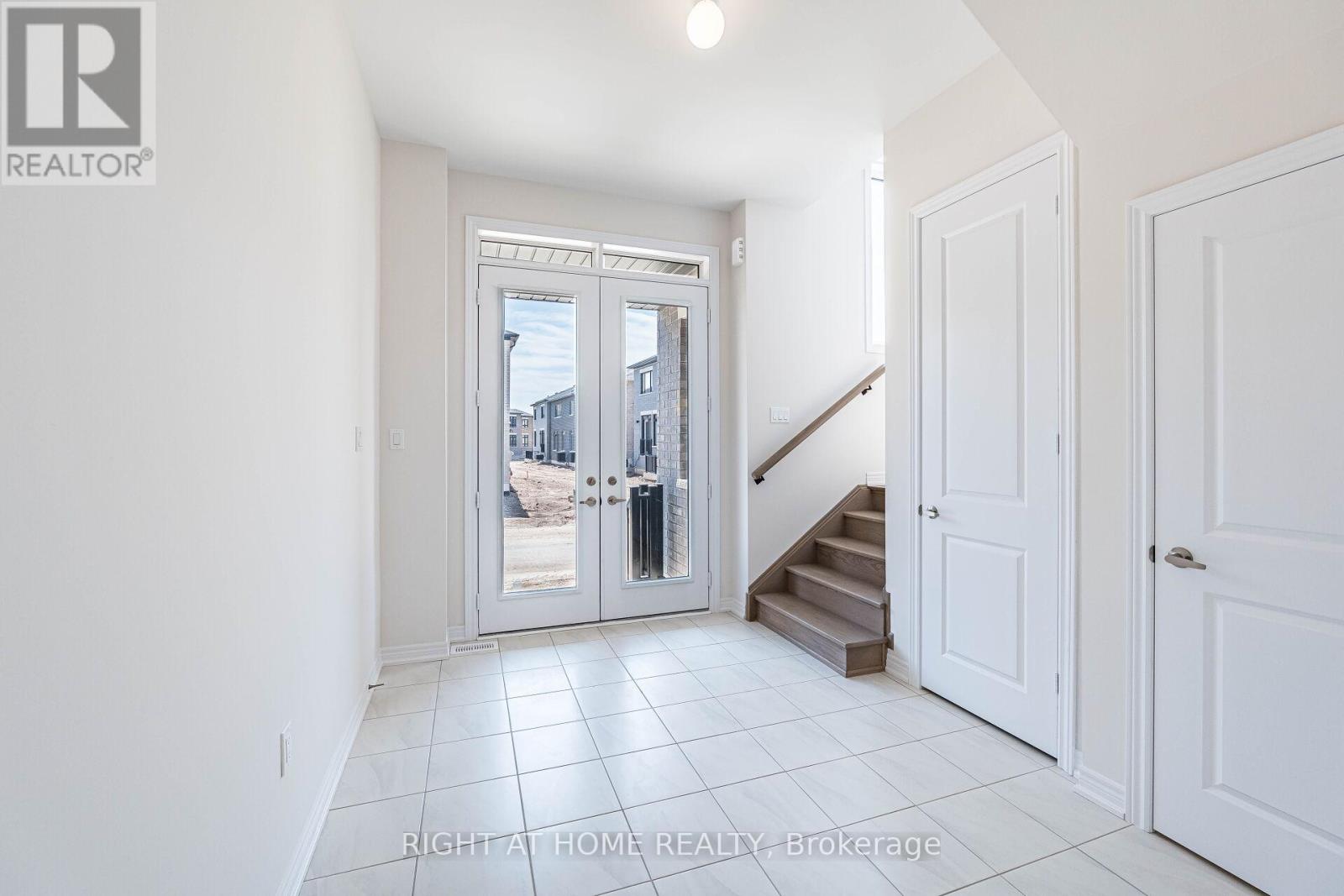 863 Plum Place, Milton, Ontario  L9T 7E7 - Photo 6 - W12164781