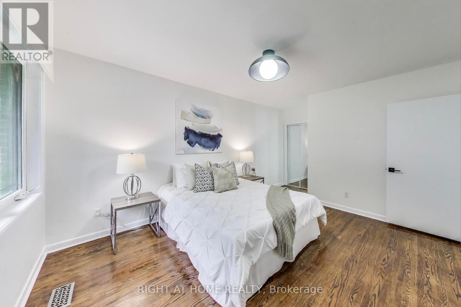 43 Hedges Boulevard, Toronto, Ontario  M9B 3C3 - Photo 9 - W12164796
