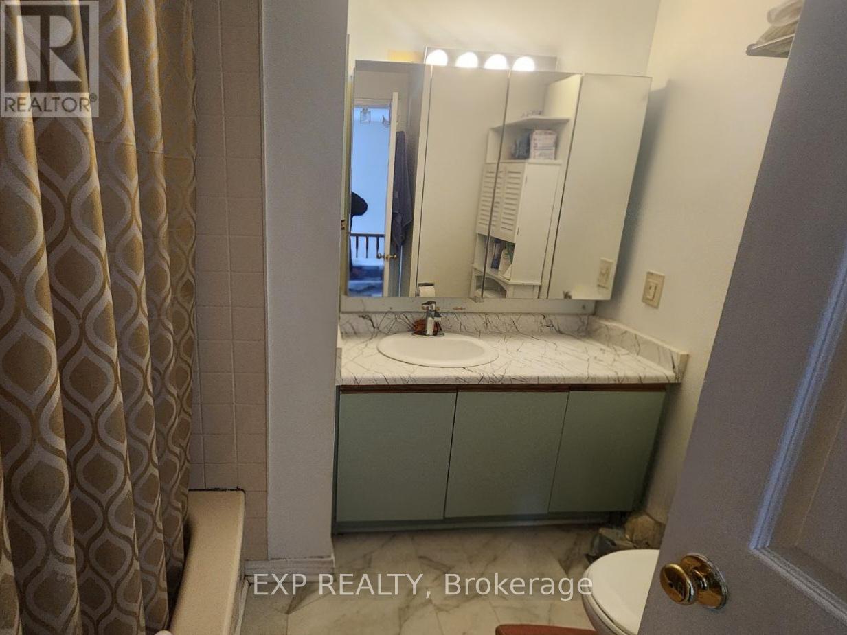 4302 Mayflower Drive, Mississauga, Ontario  L5R 1T7 - Photo 13 - W12164819