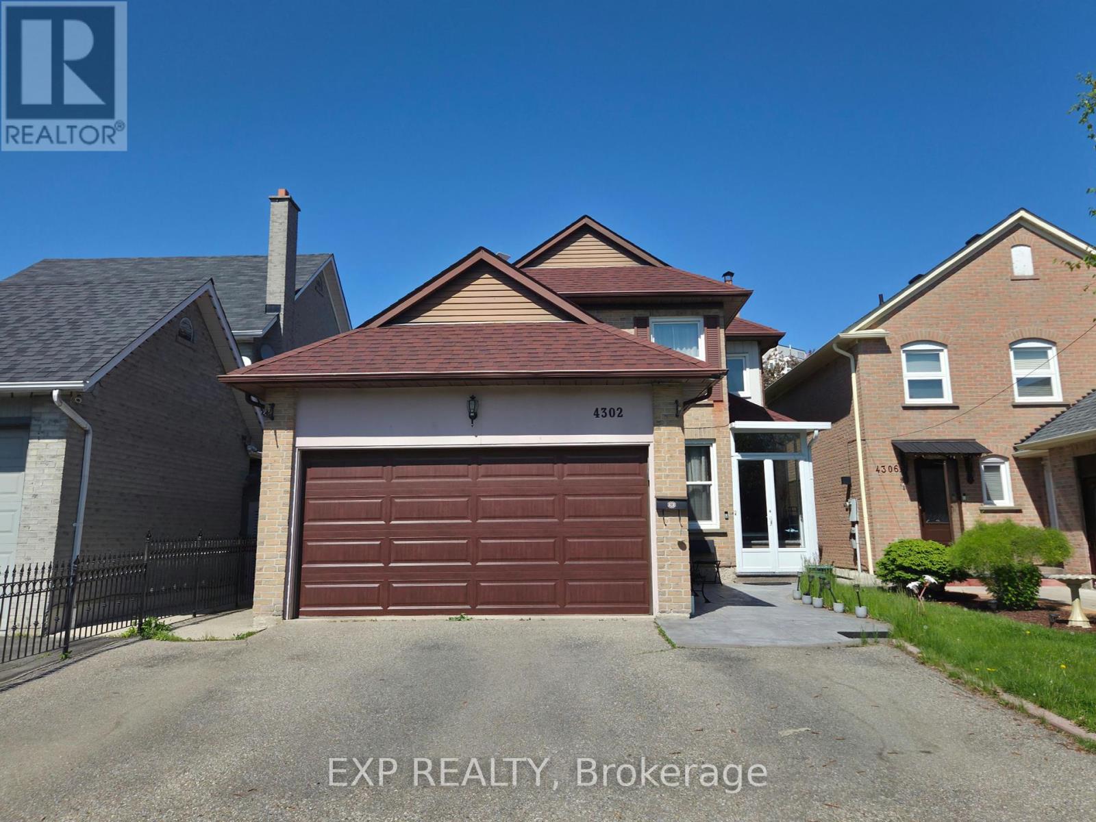 4302 Mayflower Drive, Mississauga, Ontario  L5R 1T7 - Photo 2 - W12164819