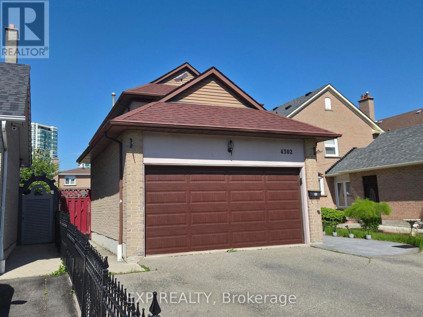 4302 Mayflower Drive, Mississauga, Ontario  L5R 1T7 - Photo 3 - W12164819