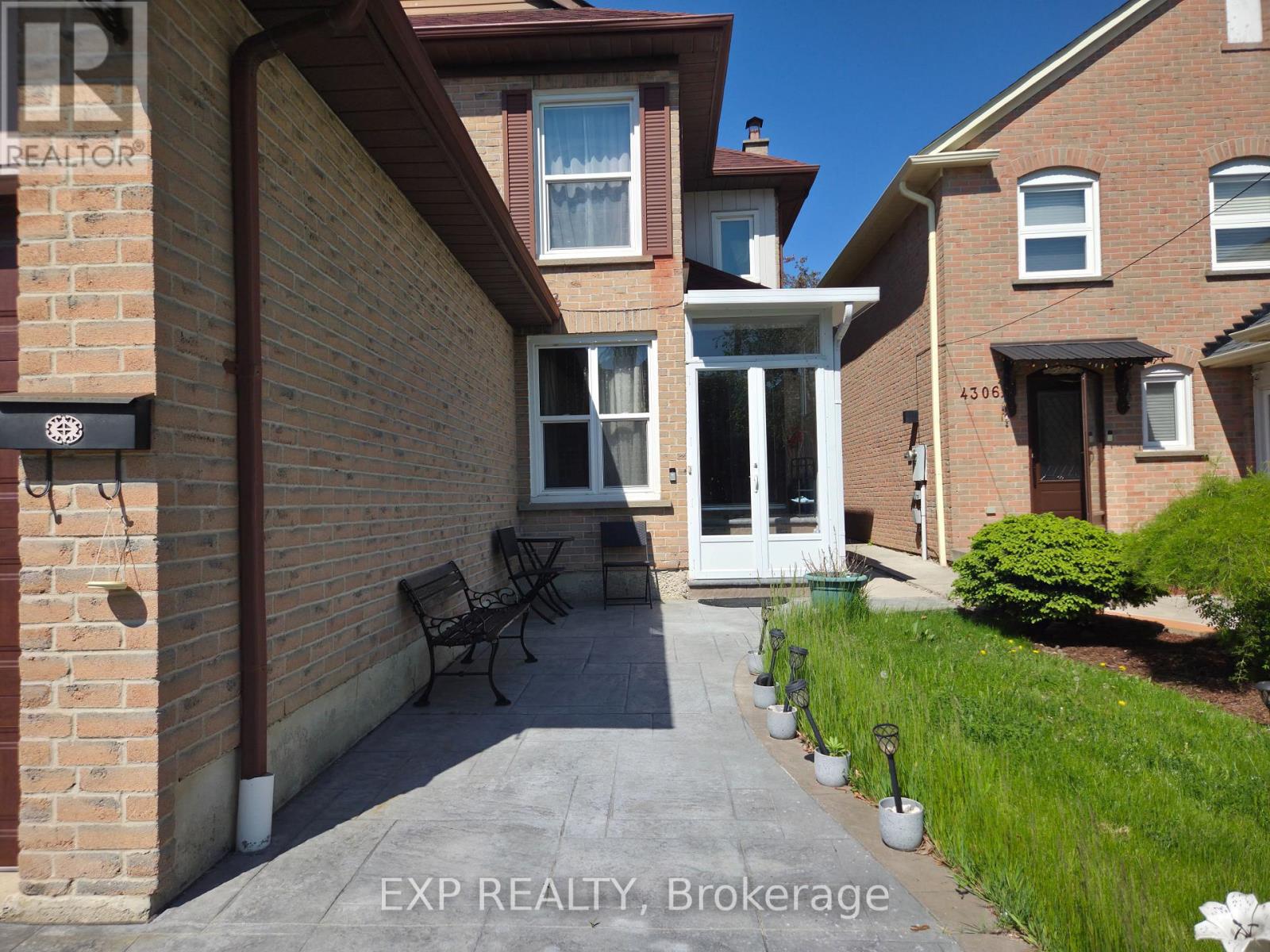 4302 Mayflower Drive, Mississauga, Ontario  L5R 1T7 - Photo 4 - W12164819