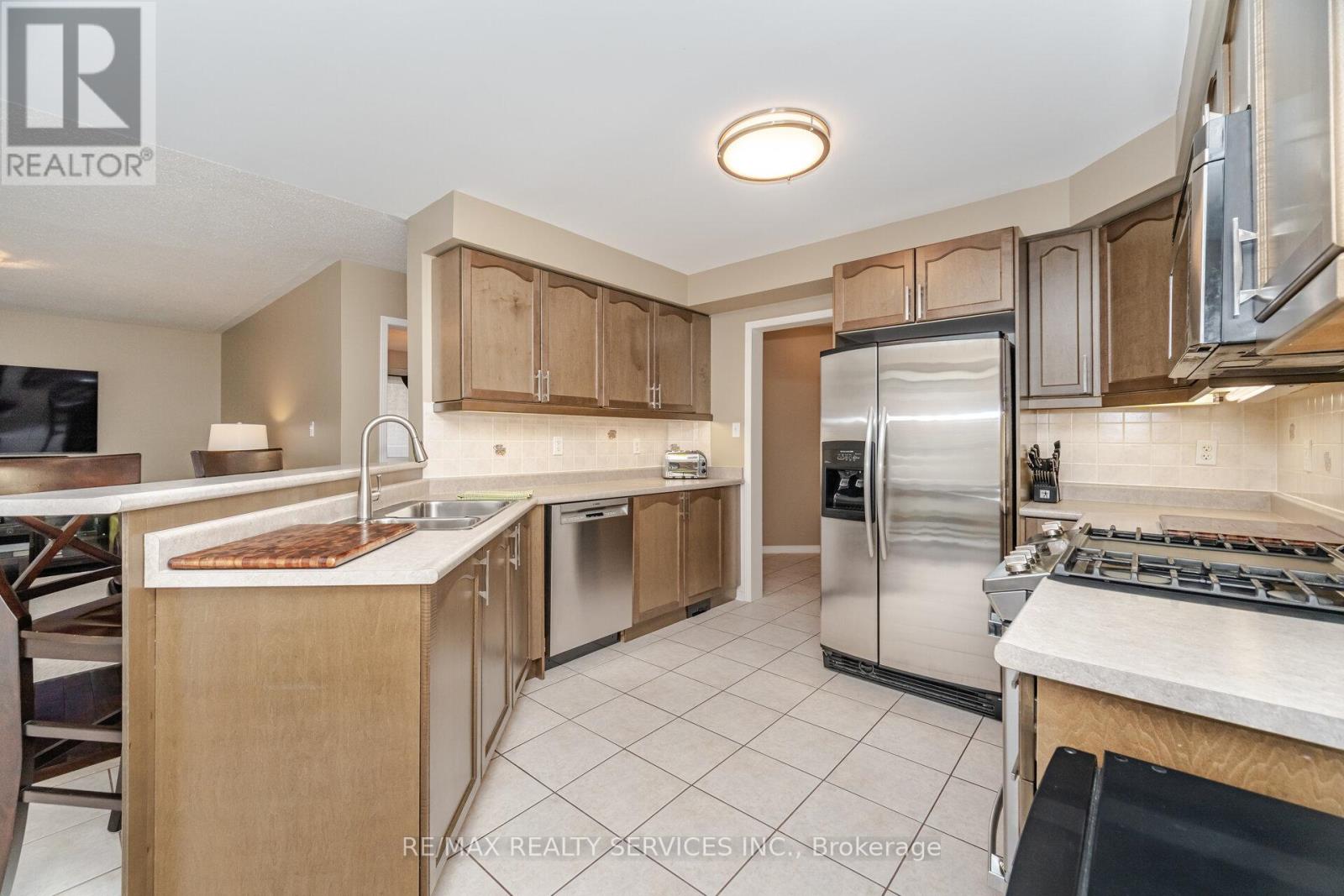 363 Edenbrook Hill Drive, Brampton, Ontario  L7A 2N4 - Photo 11 - W12164849