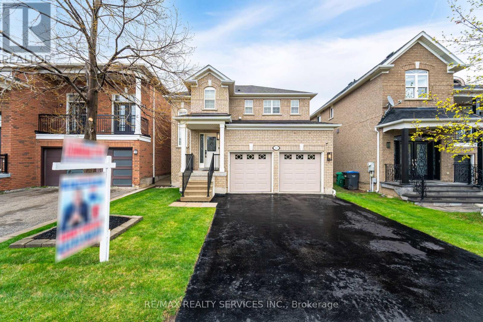 363 Edenbrook Hill Drive, Brampton, Ontario  L7A 2N4 - Photo 2 - W12164849
