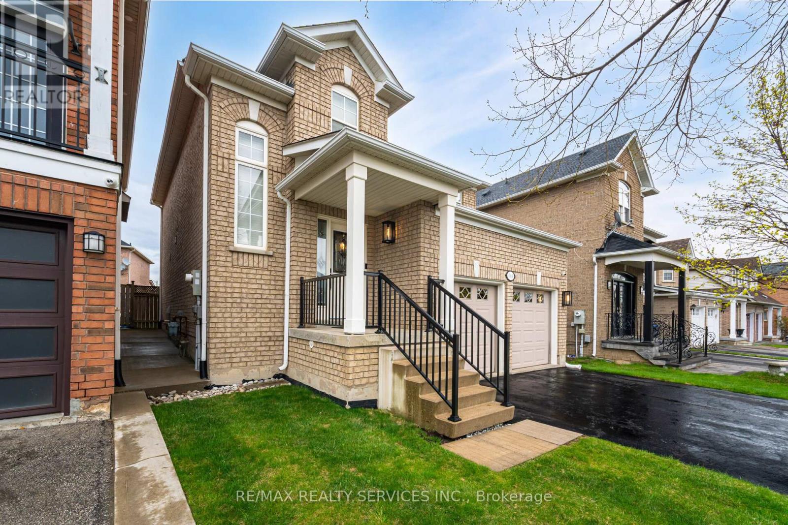 363 Edenbrook Hill Drive, Brampton, Ontario  L7A 2N4 - Photo 3 - W12164849