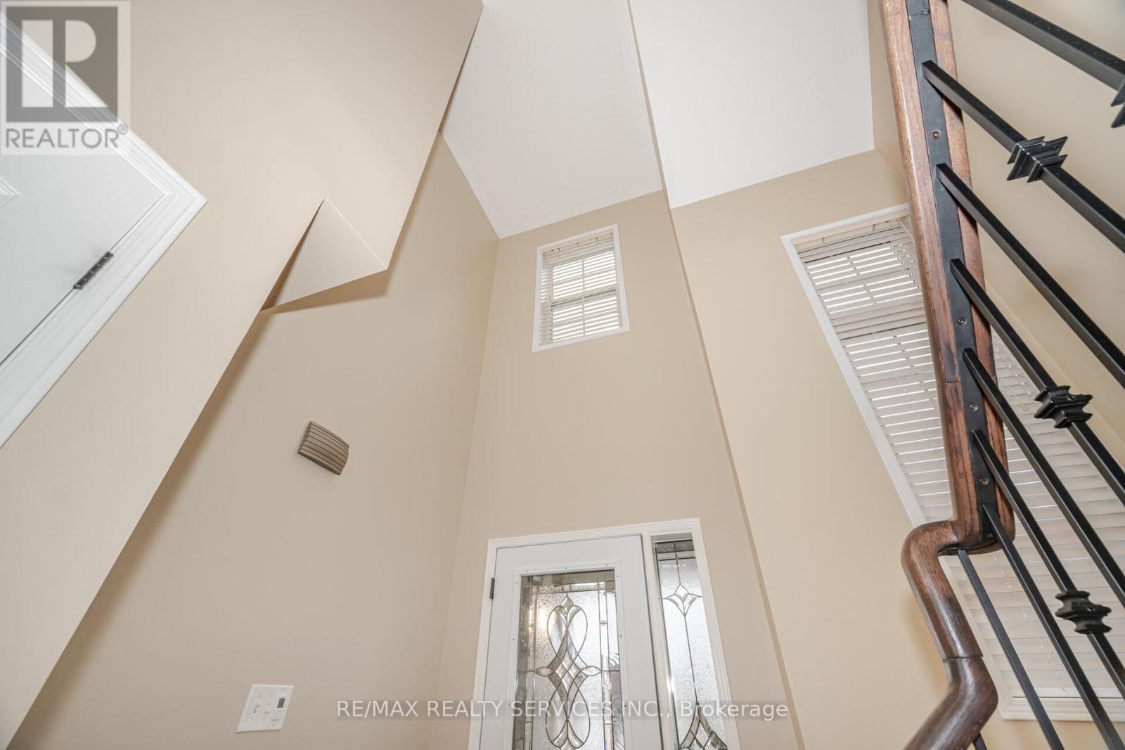 363 Edenbrook Hill Drive, Brampton, Ontario  L7A 2N4 - Photo 8 - W12164849