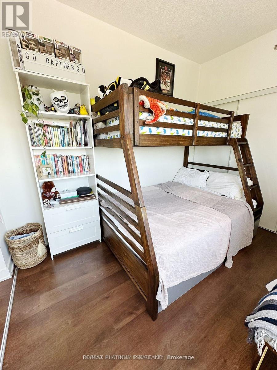 812 - 11 Superior Avenue, Toronto, Ontario  M8V 0A7 - Photo 10 - W12164901