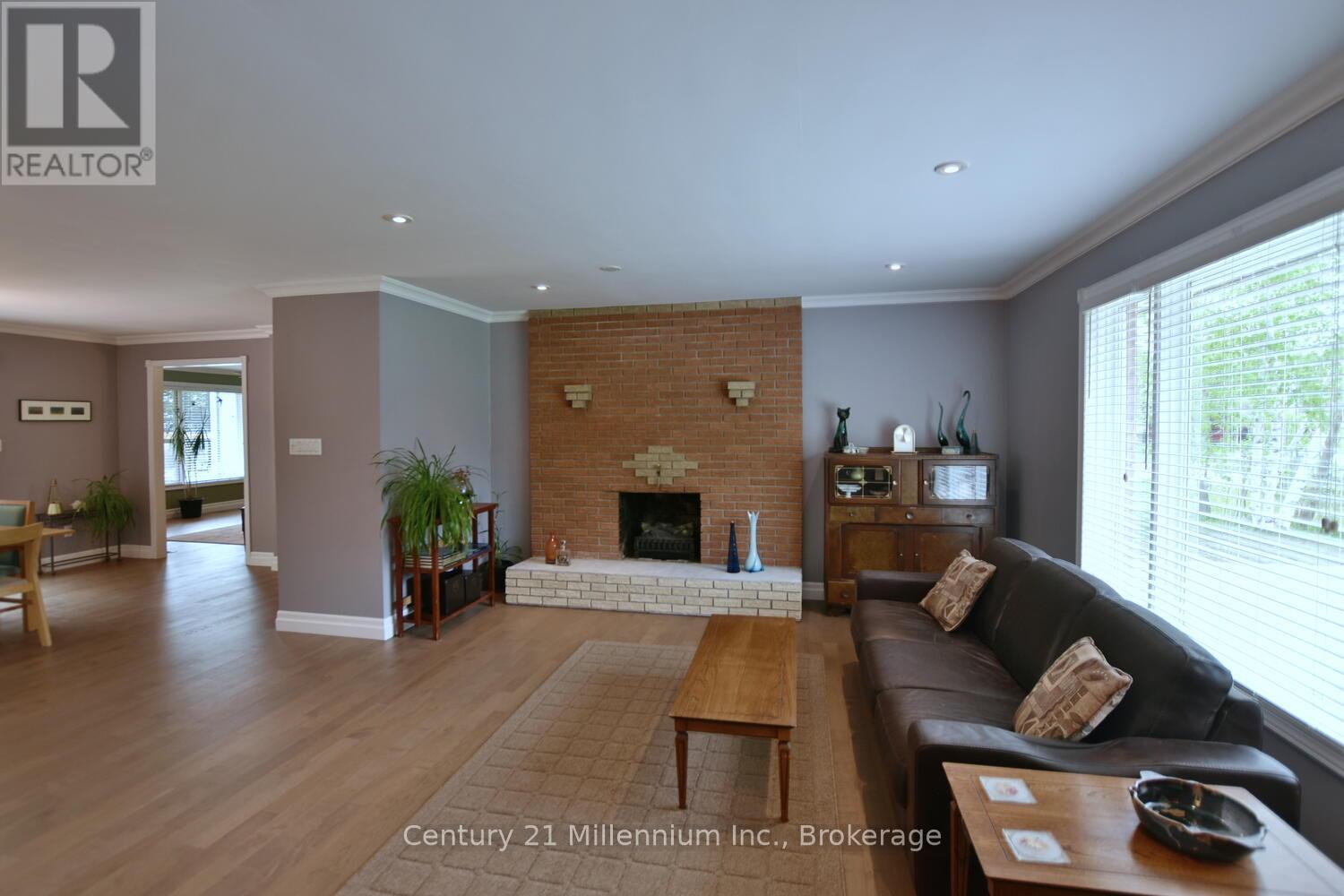 48 Indianola Crescent, Wasaga Beach, Ontario  L9Z 2W3 - Photo 10 - S12165024