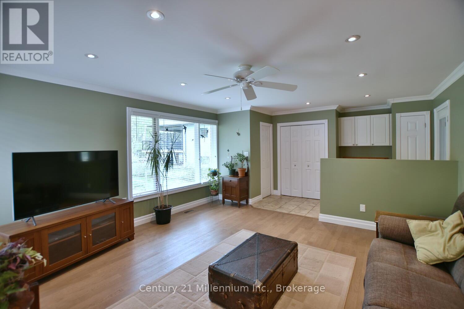 48 Indianola Crescent, Wasaga Beach, Ontario  L9Z 2W3 - Photo 18 - S12165024