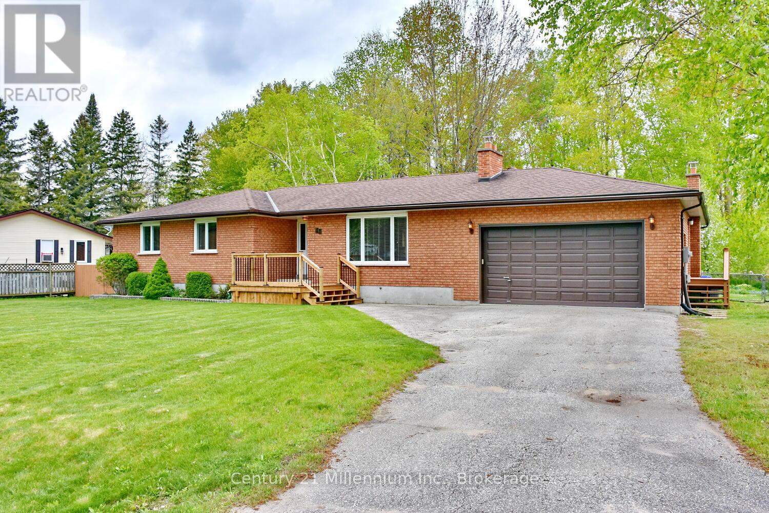 48 Indianola Crescent, Wasaga Beach, Ontario  L9Z 2W3 - Photo 2 - S12165024