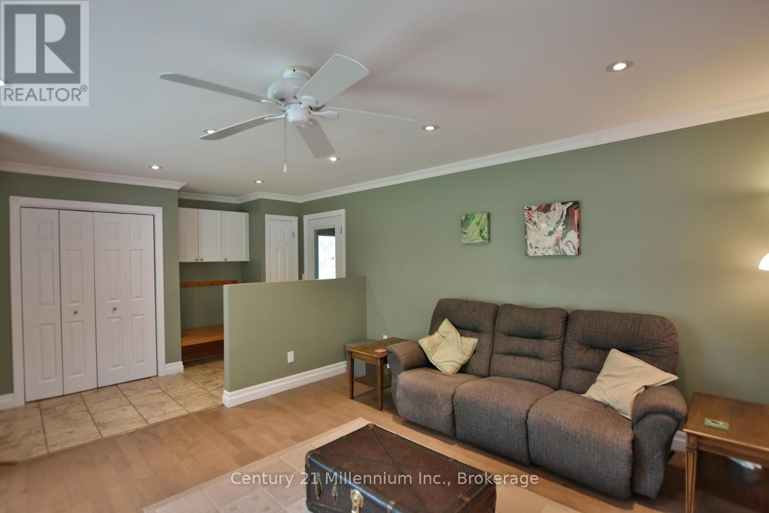 48 Indianola Crescent, Wasaga Beach, Ontario  L9Z 2W3 - Photo 21 - S12165024