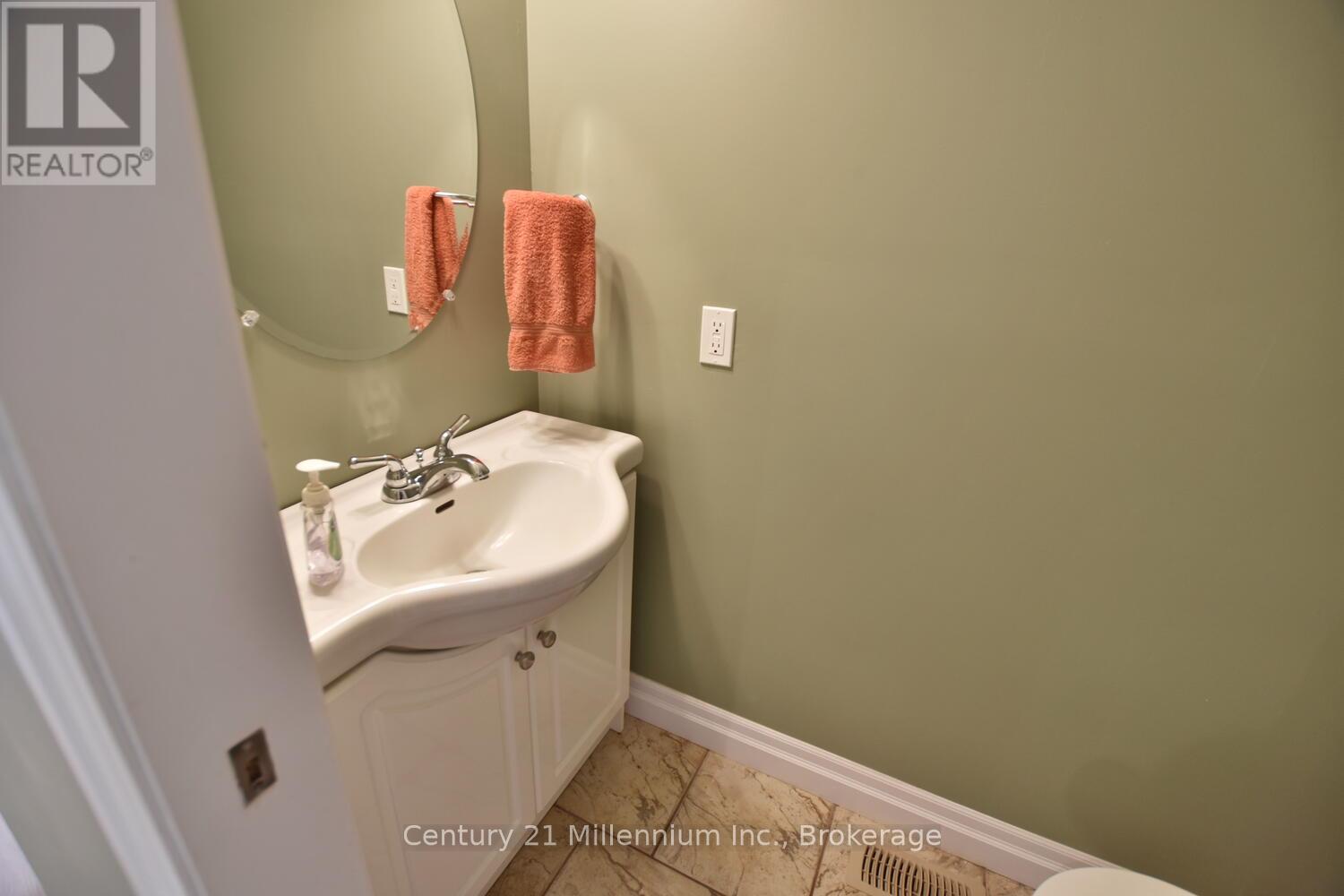48 Indianola Crescent, Wasaga Beach, Ontario  L9Z 2W3 - Photo 23 - S12165024