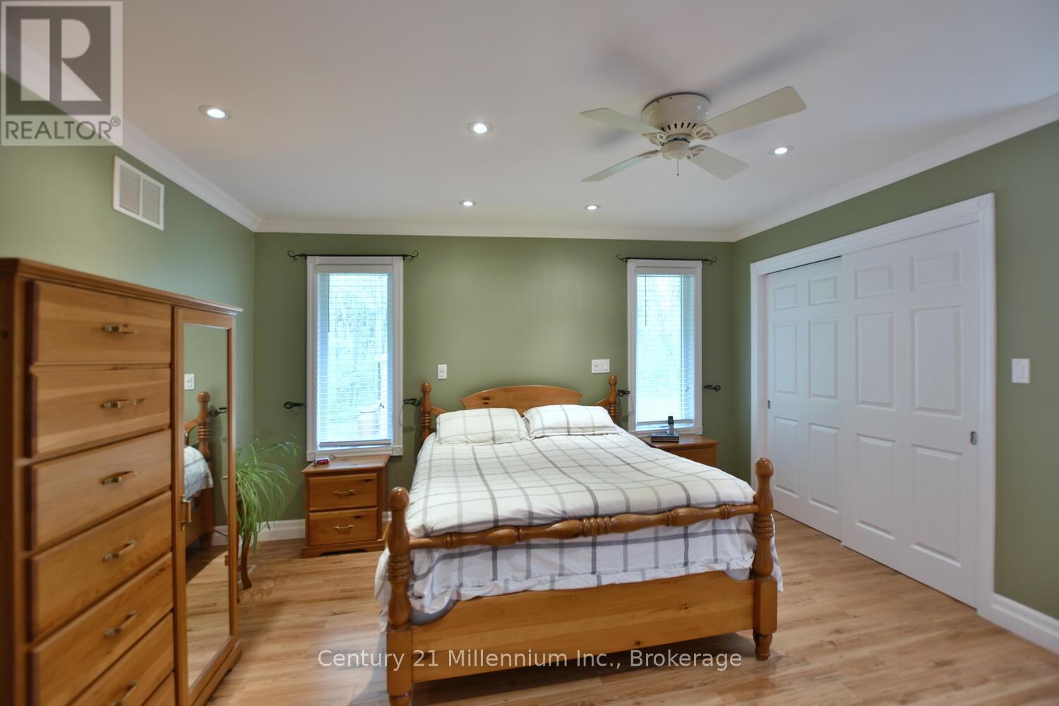48 Indianola Crescent, Wasaga Beach, Ontario  L9Z 2W3 - Photo 25 - S12165024