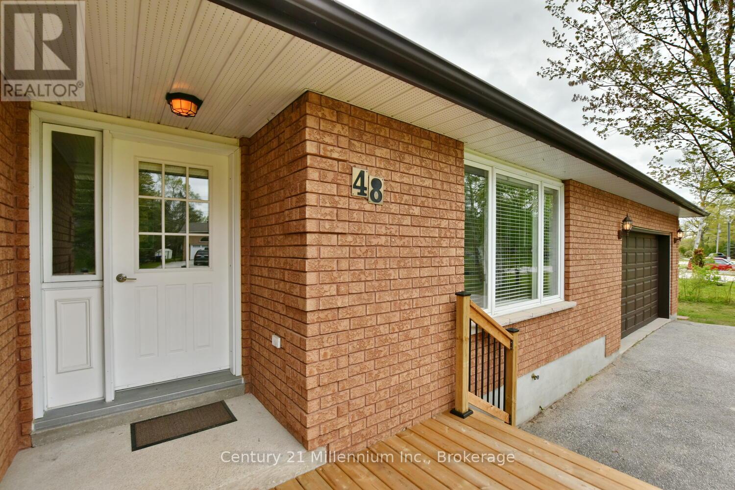 48 Indianola Crescent, Wasaga Beach, Ontario  L9Z 2W3 - Photo 3 - S12165024