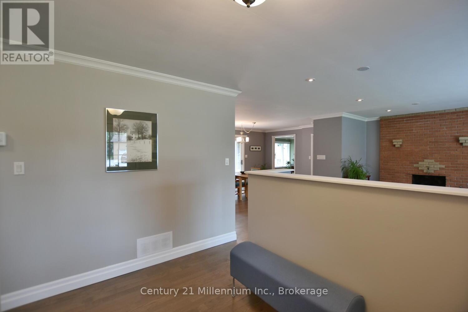 48 Indianola Crescent, Wasaga Beach, Ontario  L9Z 2W3 - Photo 5 - S12165024