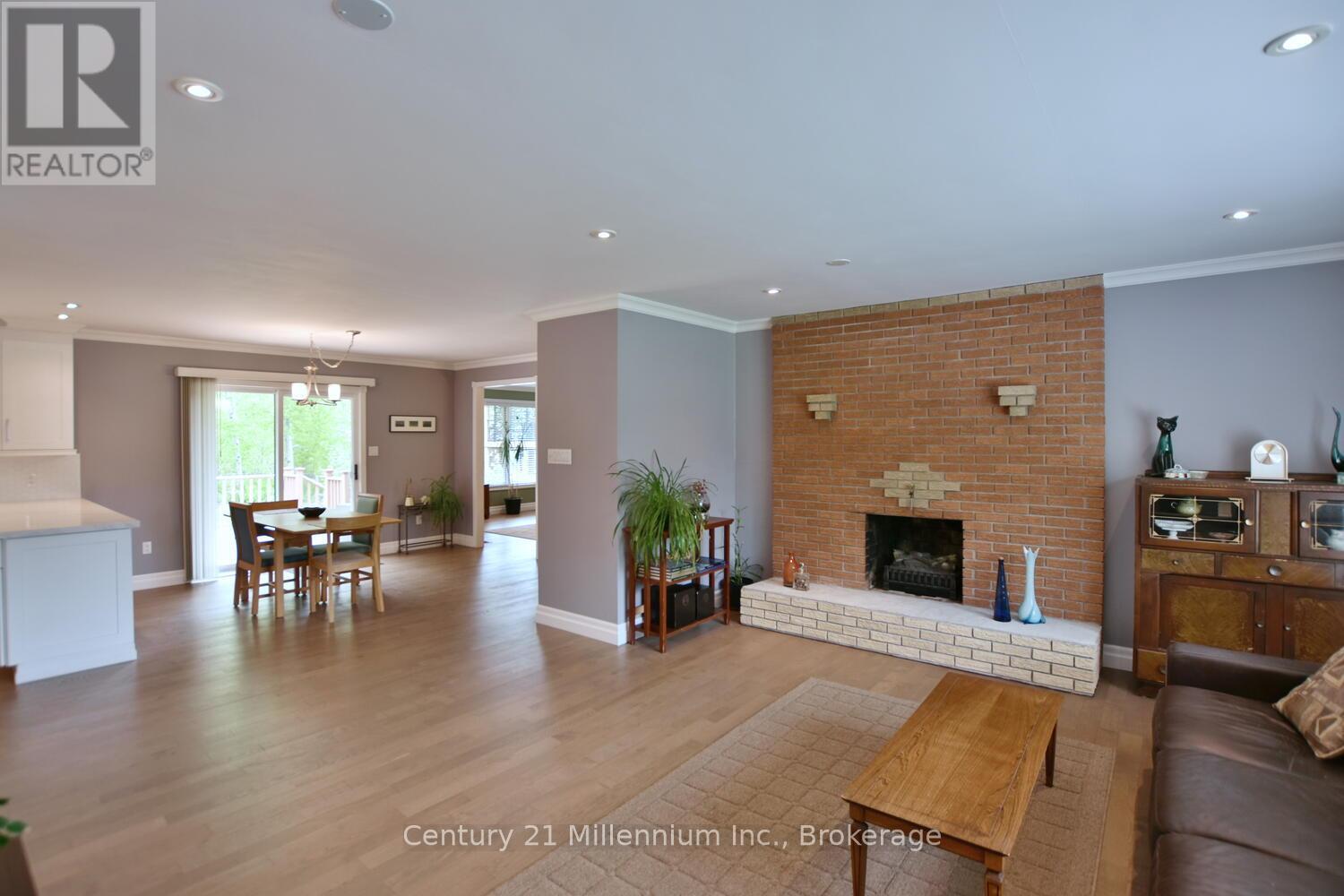 48 Indianola Crescent, Wasaga Beach, Ontario  L9Z 2W3 - Photo 9 - S12165024