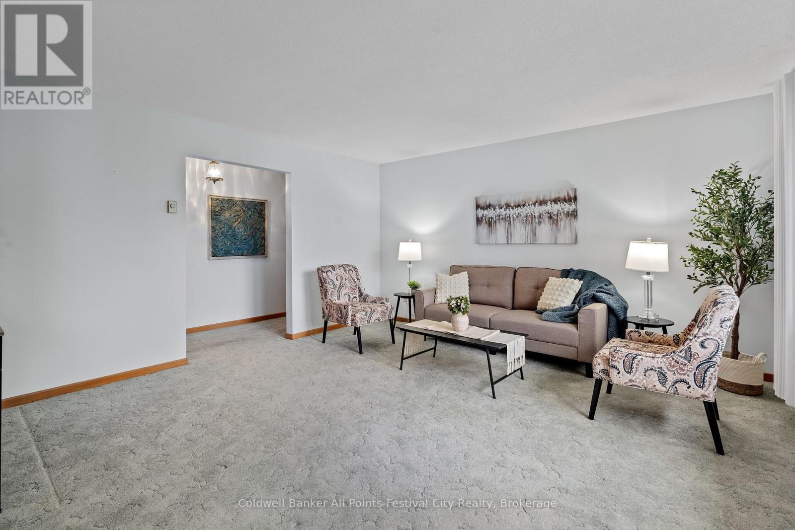 4 Suncoast Drive W, Goderich (Goderich Town), Ontario  N7A 1X1 - Photo 18 - X12165011