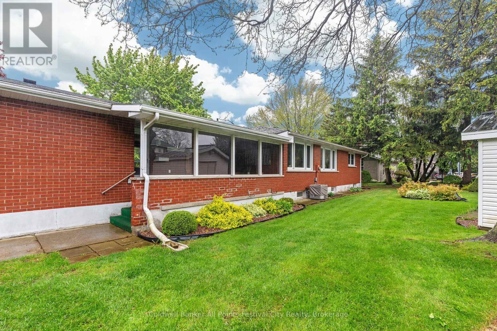 4 Suncoast Drive W, Goderich (Goderich Town), Ontario  N7A 1X1 - Photo 36 - X12165011