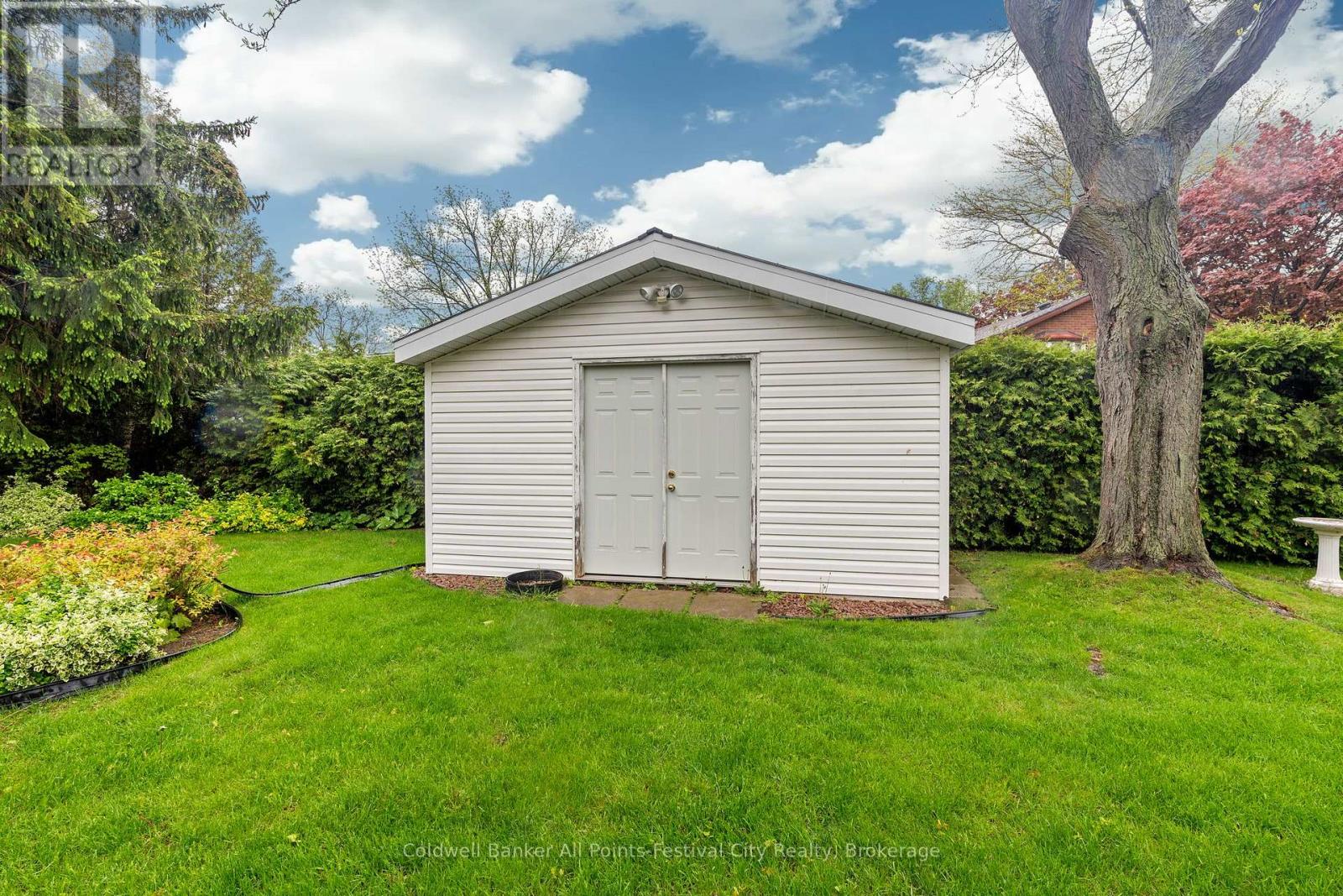 4 Suncoast Drive W, Goderich (Goderich Town), Ontario  N7A 1X1 - Photo 37 - X12165011