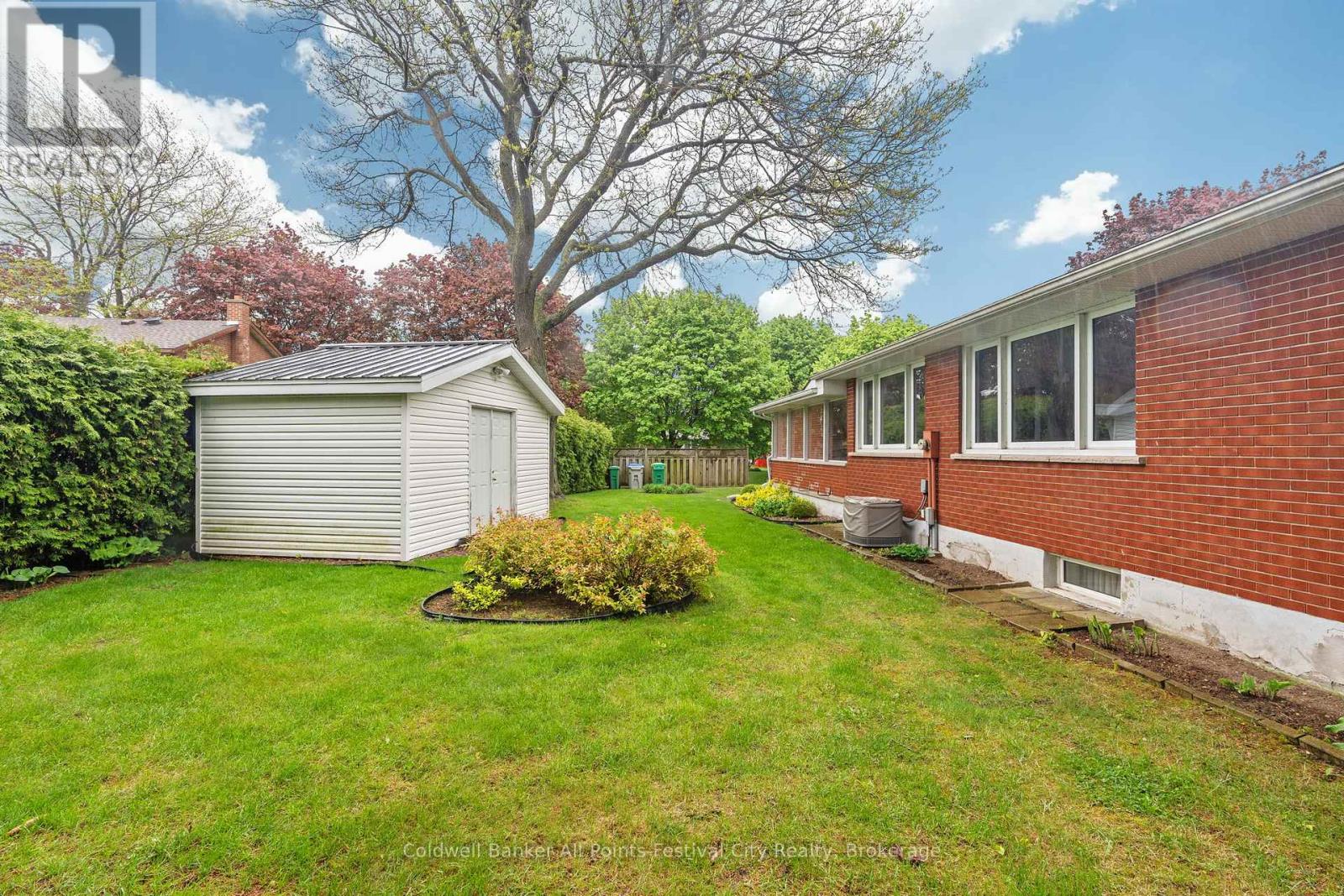 4 Suncoast Drive W, Goderich (Goderich Town), Ontario  N7A 1X1 - Photo 38 - X12165011