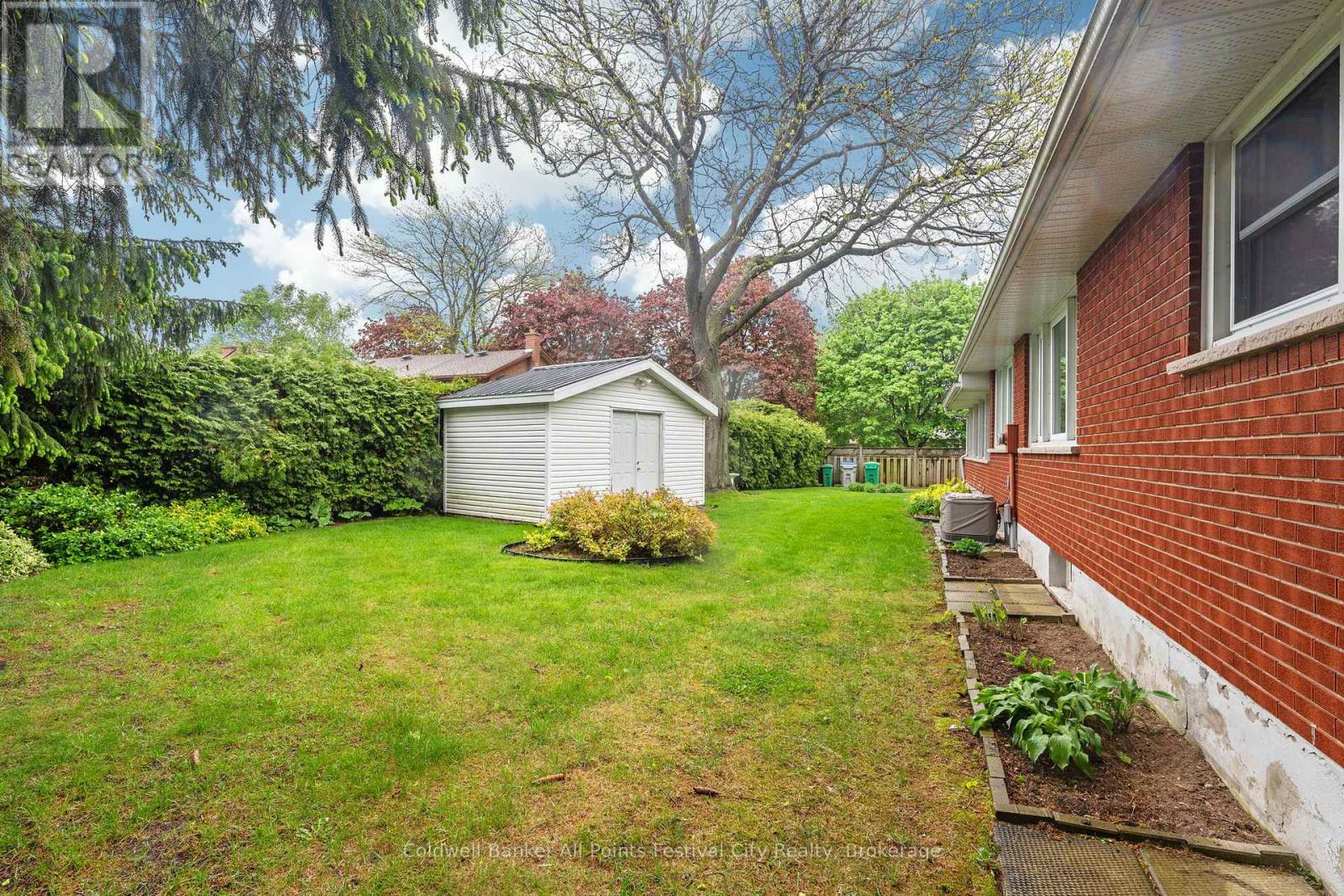 4 Suncoast Drive W, Goderich (Goderich Town), Ontario  N7A 1X1 - Photo 39 - X12165011