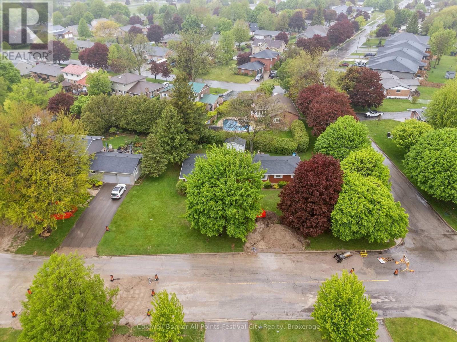 4 Suncoast Drive W, Goderich (Goderich Town), Ontario  N7A 1X1 - Photo 43 - X12165011