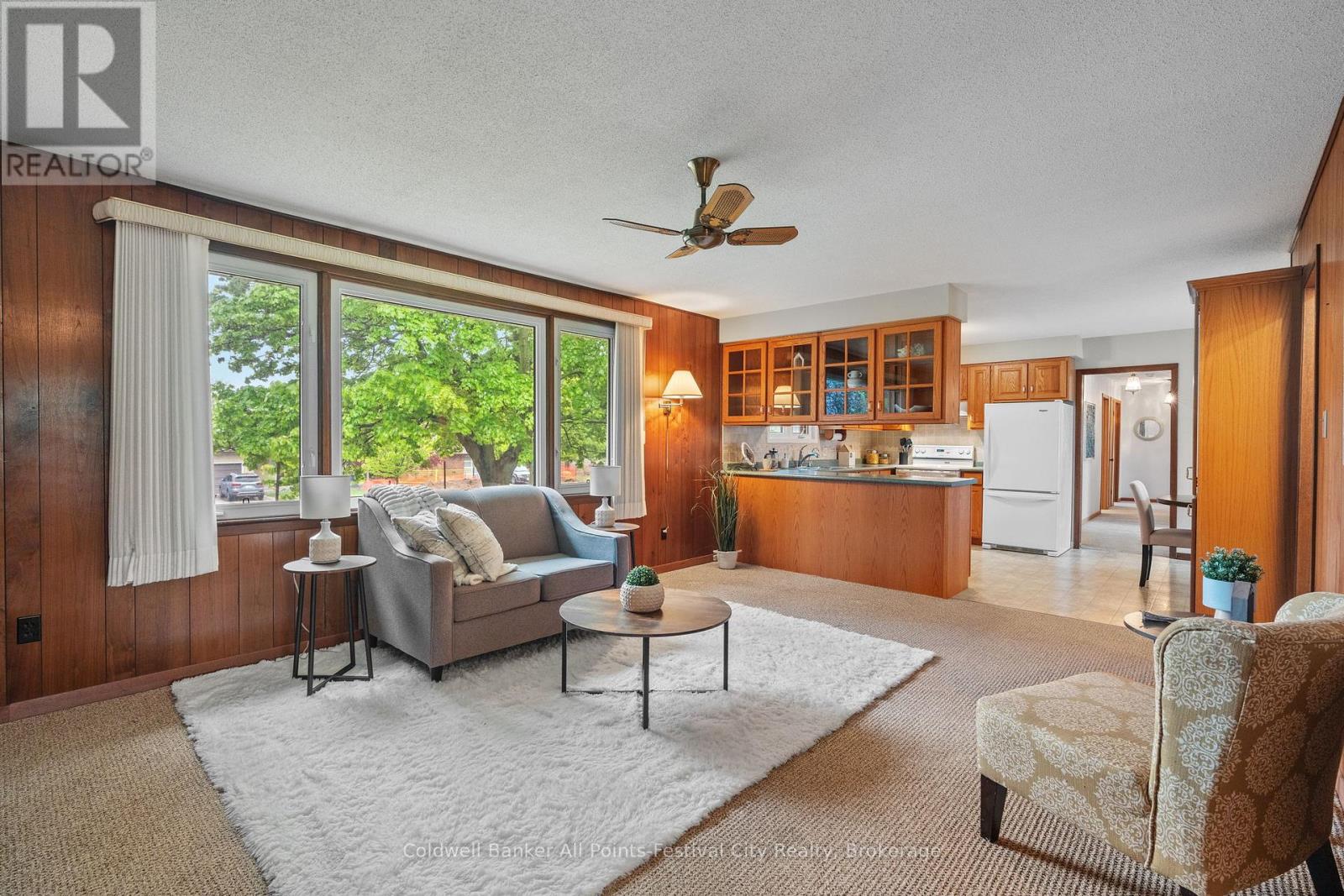 4 Suncoast Drive W, Goderich (Goderich Town), Ontario  N7A 1X1 - Photo 8 - X12165011
