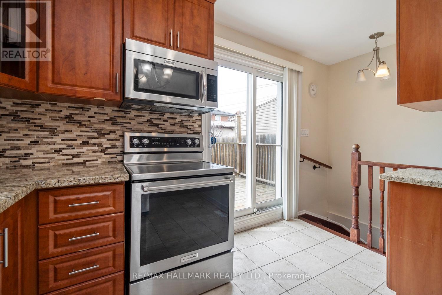 72 Gray Avenue, Toronto (Rockcliffe-Smythe), Ontario  M6N 4S8 - Photo 15 - W12160910