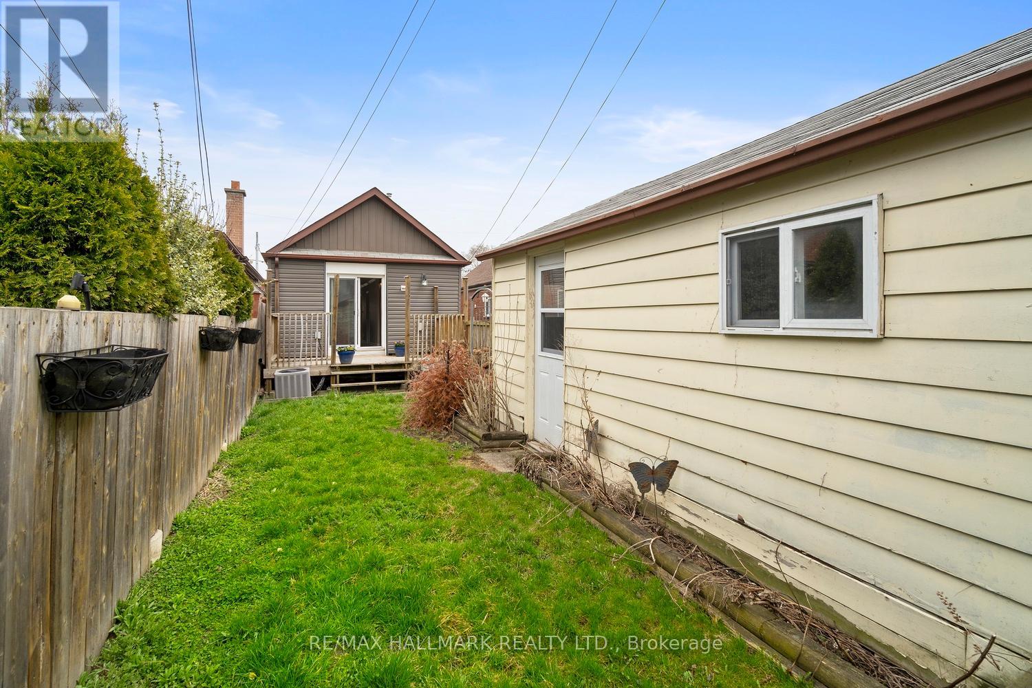 72 Gray Avenue, Toronto (Rockcliffe-Smythe), Ontario  M6N 4S8 - Photo 24 - W12160910