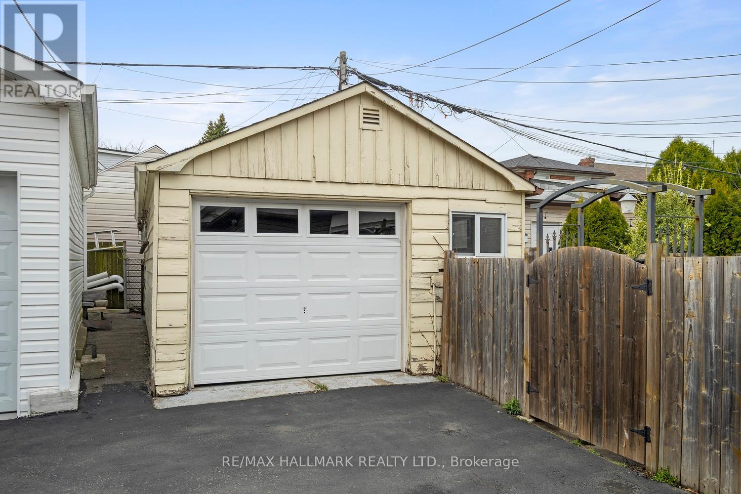 72 Gray Avenue, Toronto (Rockcliffe-Smythe), Ontario  M6N 4S8 - Photo 20 - W12160910