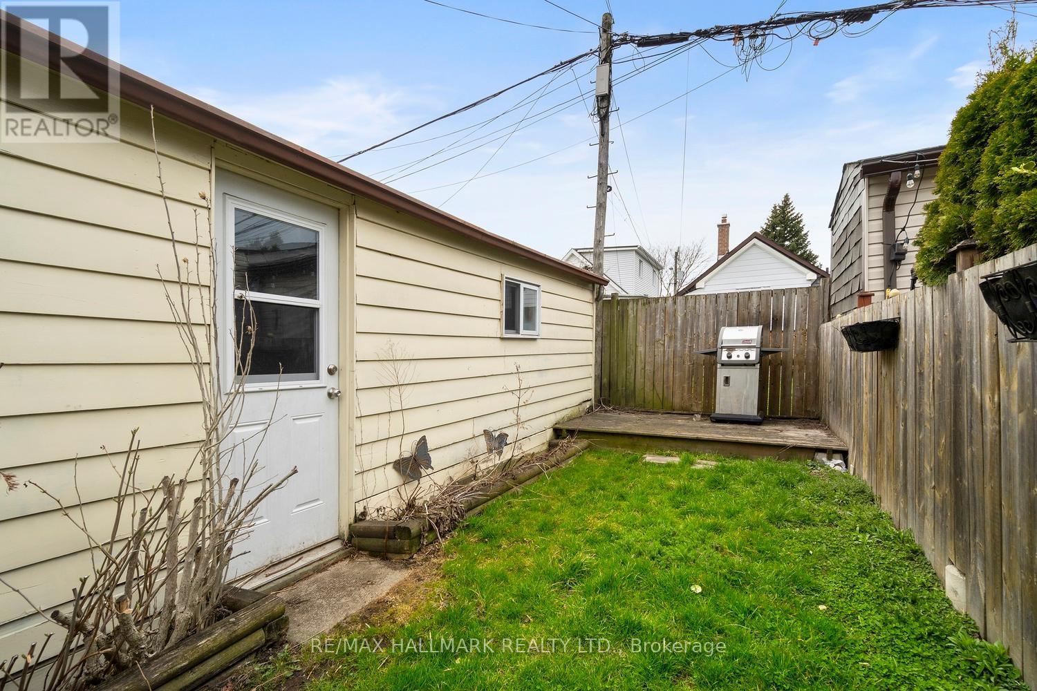 72 Gray Avenue, Toronto (Rockcliffe-Smythe), Ontario  M6N 4S8 - Photo 23 - W12160910