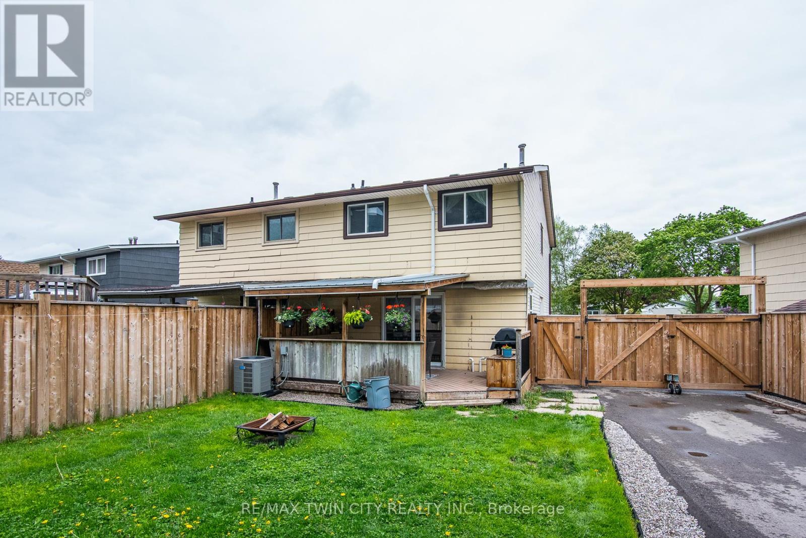 109 Selkirk Drive, Kitchener, Ontario  N2E 1M5 - Photo 12 - X12164770