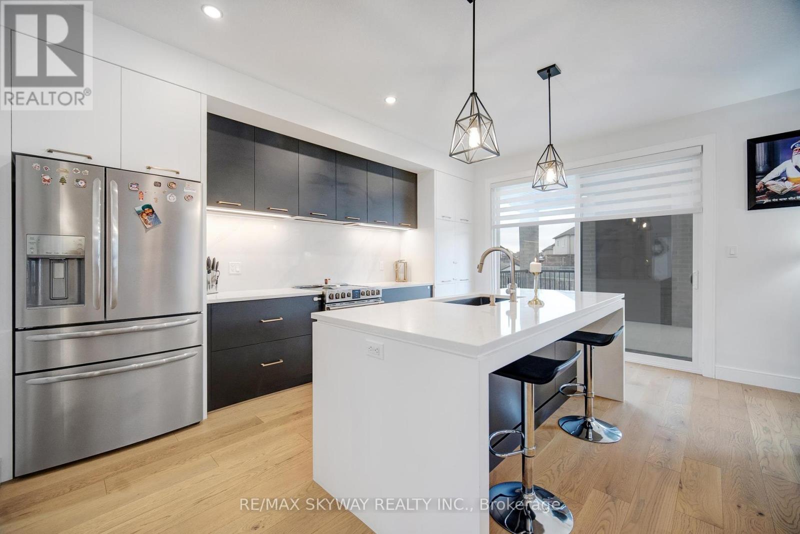 Photo 13 of 39 for 3314 David Milne Way W