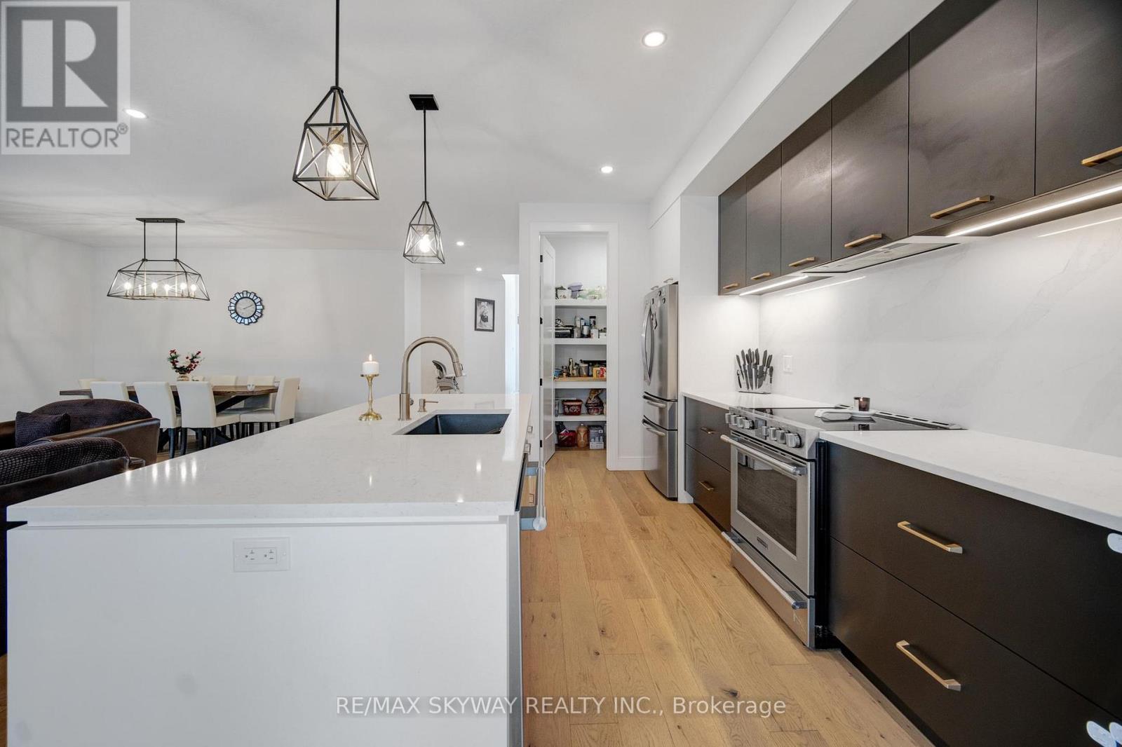 Photo 15 of 39 for 3314 David Milne Way W