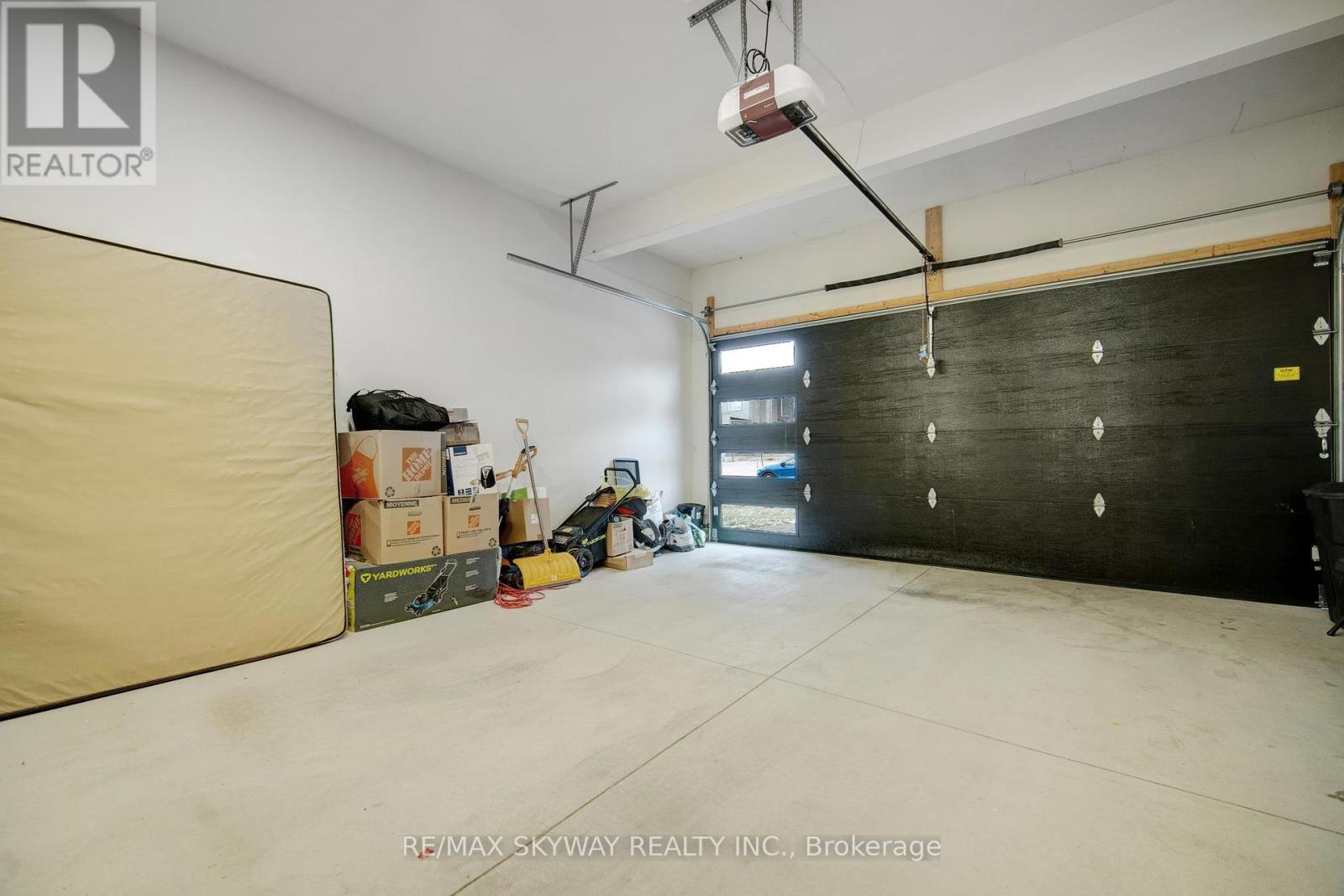 Photo 31 of 39 for 3314 David Milne Way W