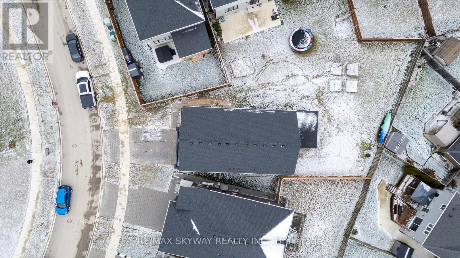 Photo 32 of 39 for 3314 David Milne Way W