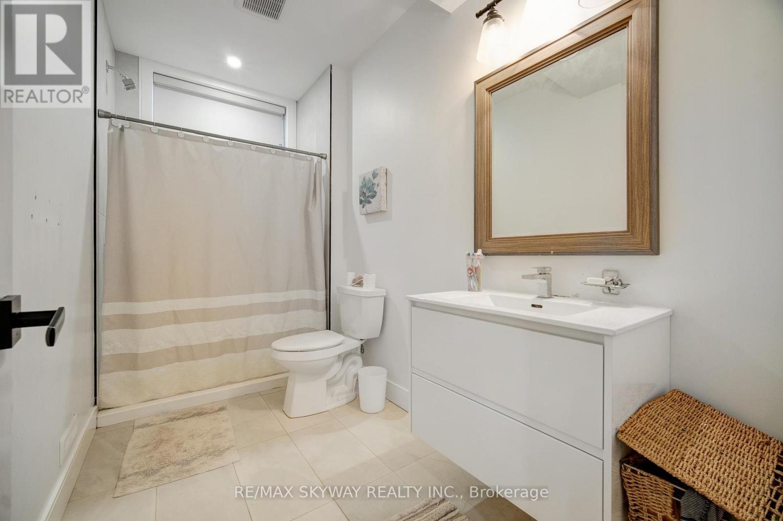 Photo 37 of 39 for 3314 David Milne Way W