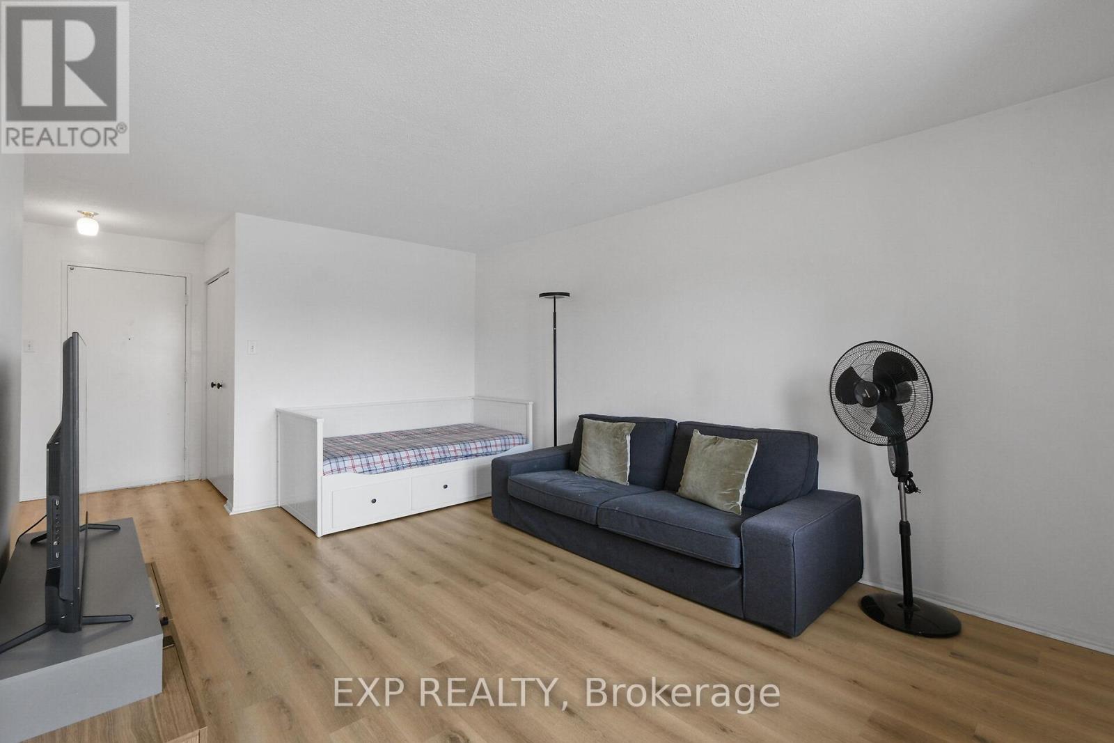 305b - 2041 Arrowsmith Drive, Ottawa, Ontario  K1J 7V7 - Photo 6 - X12164986