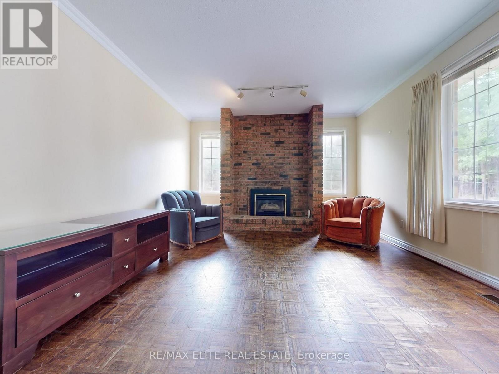 30 Cynthia Crescent, Richmond Hill, Ontario  L4E 2P8 - Photo 11 - N12136925