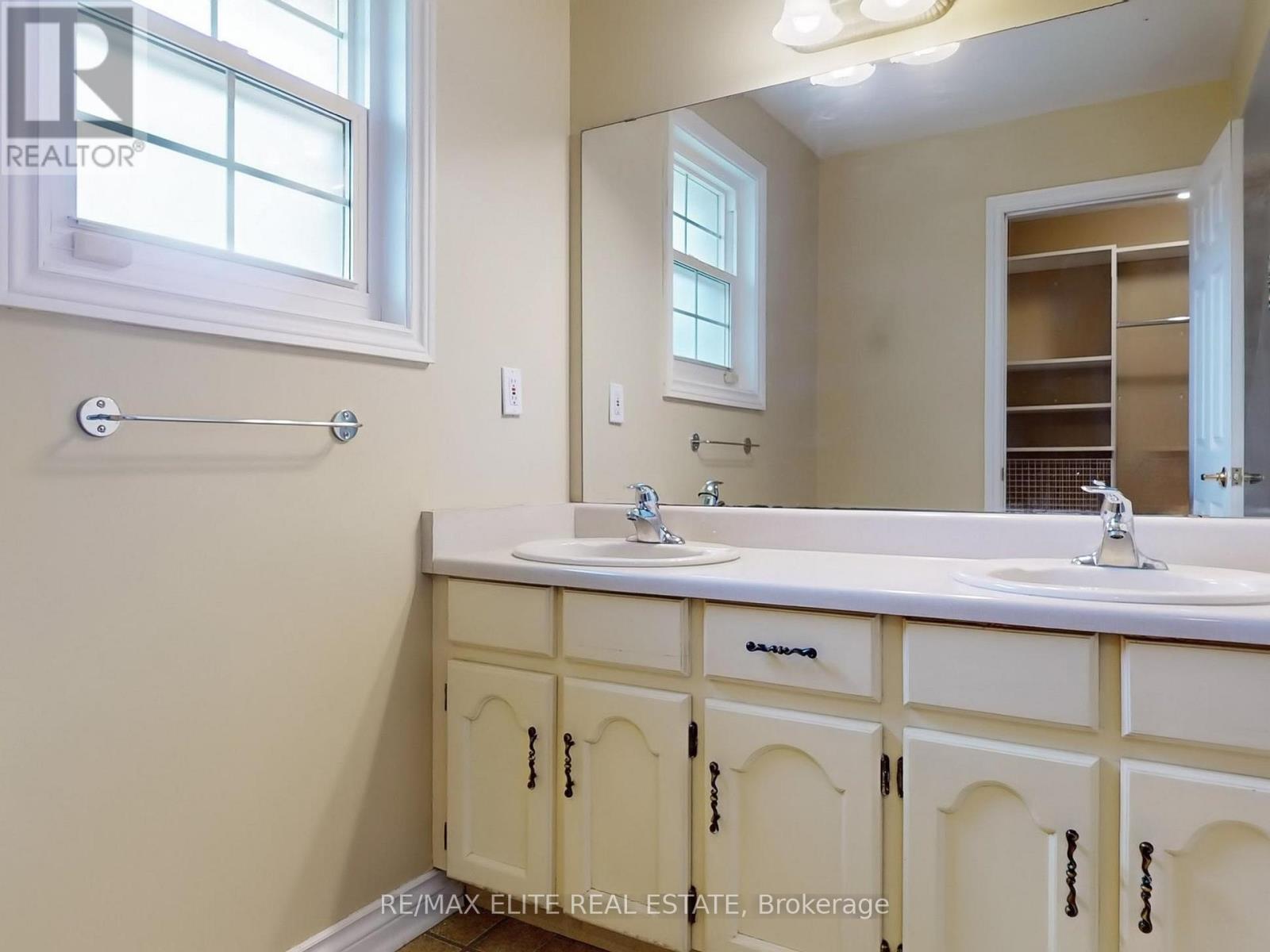 30 Cynthia Crescent, Richmond Hill, Ontario  L4E 2P8 - Photo 22 - N12136925