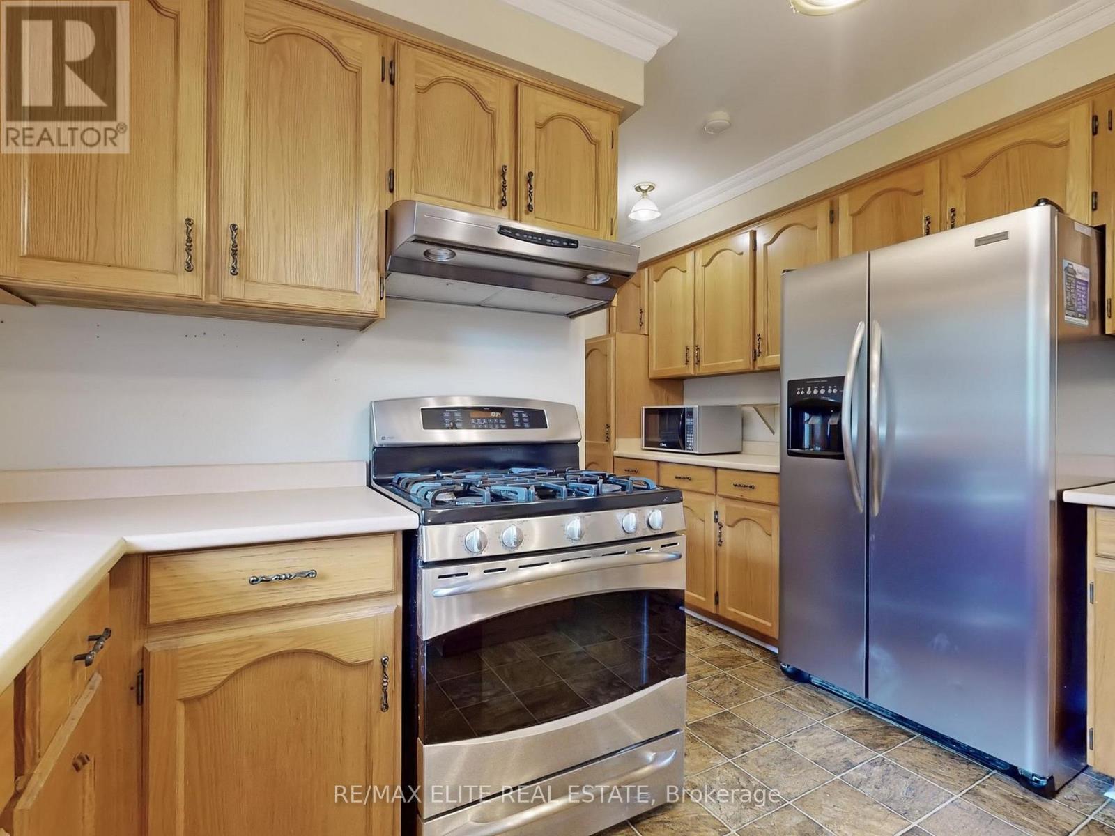 30 Cynthia Crescent, Richmond Hill, Ontario  L4E 2P8 - Photo 5 - N12136925