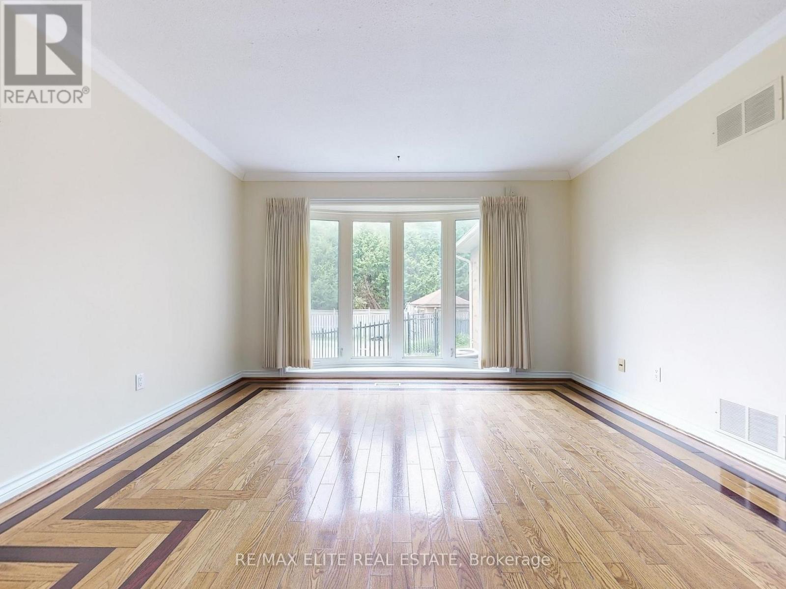 30 Cynthia Crescent, Richmond Hill, Ontario  L4E 2P8 - Photo 9 - N12136925