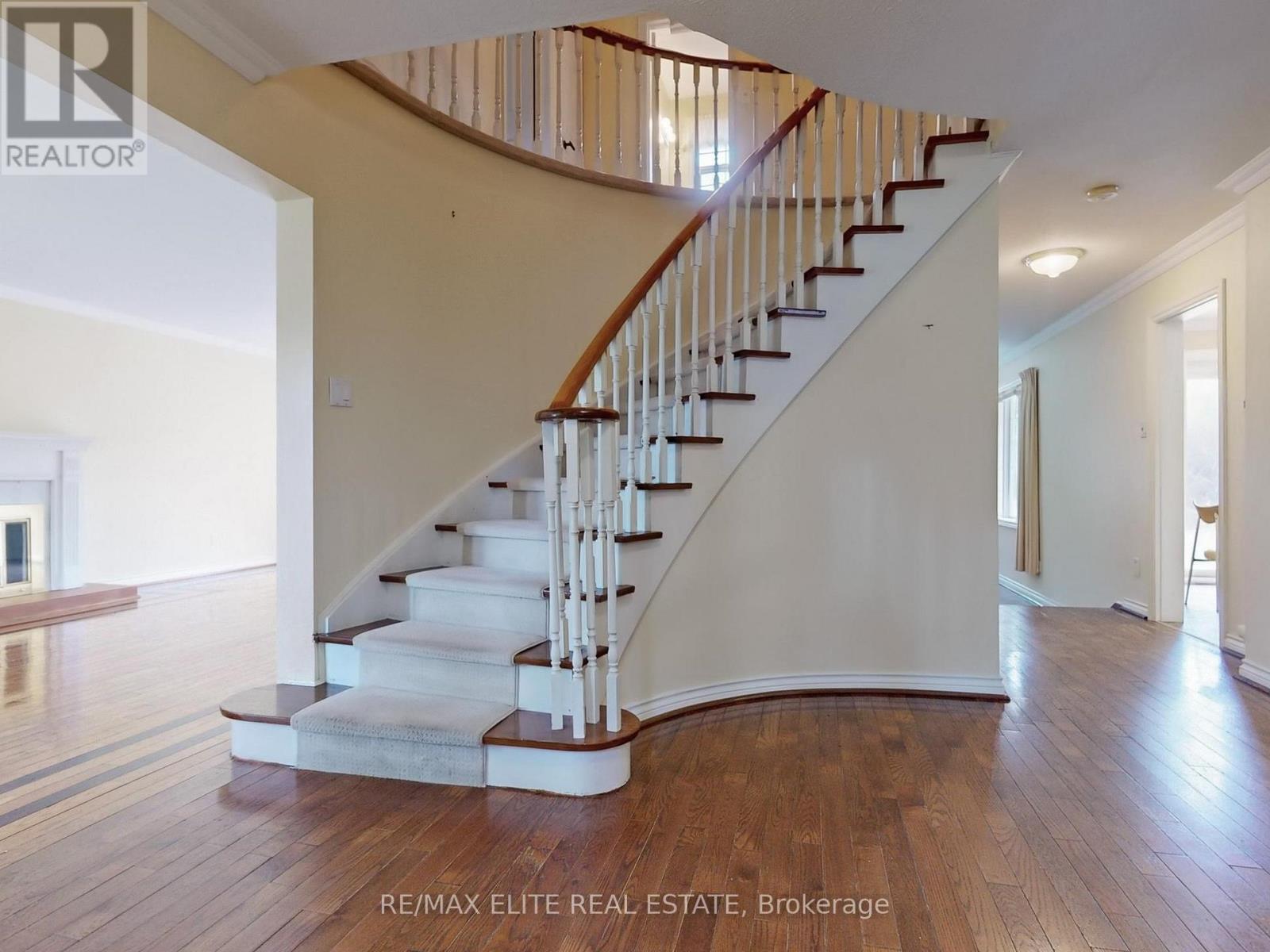 30 Cynthia Crescent, Richmond Hill, Ontario  L4E 2P8 - Photo 7 - N12136925