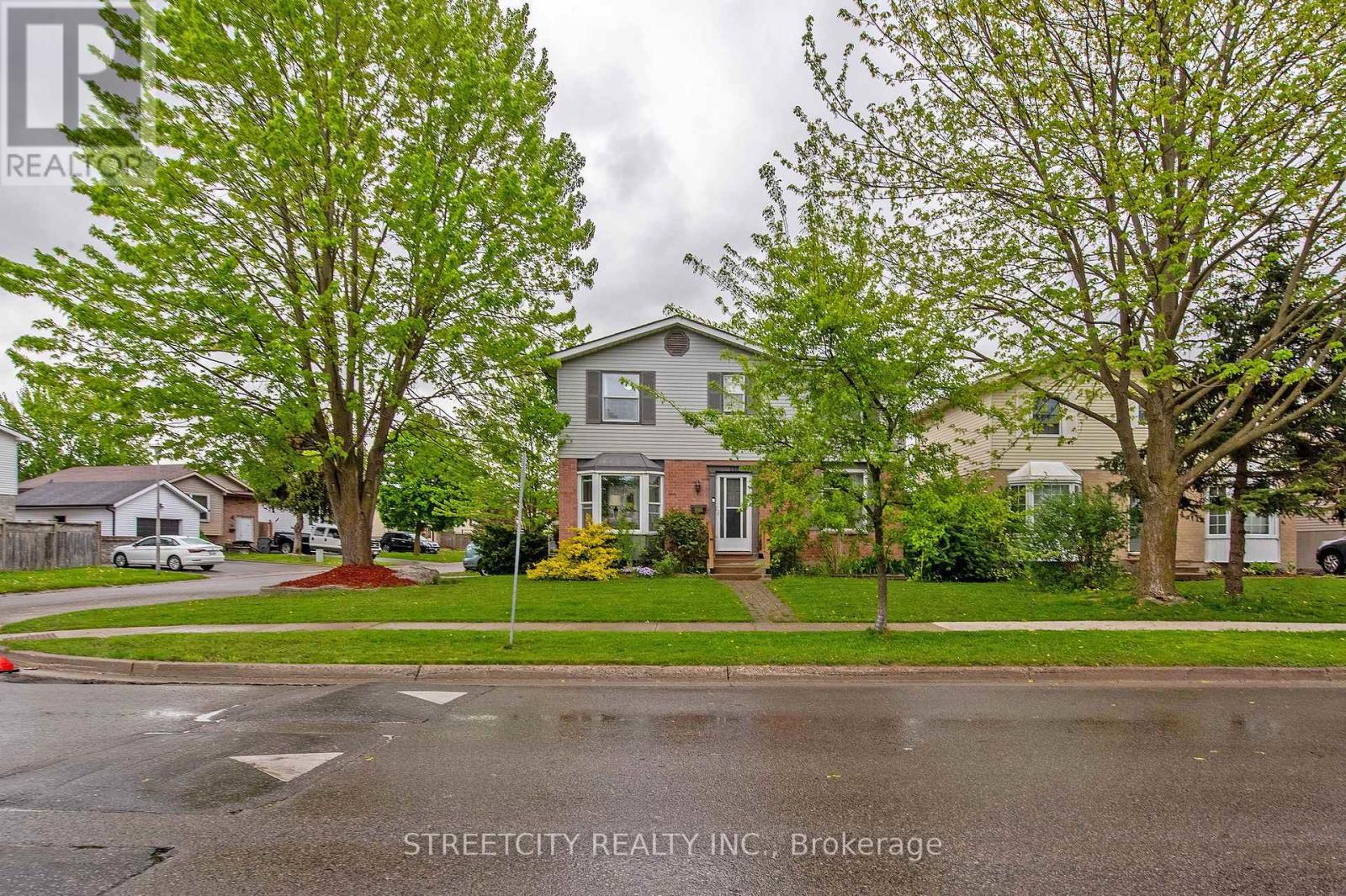 Photo 2 of 48 for 138 Carlyle Drive